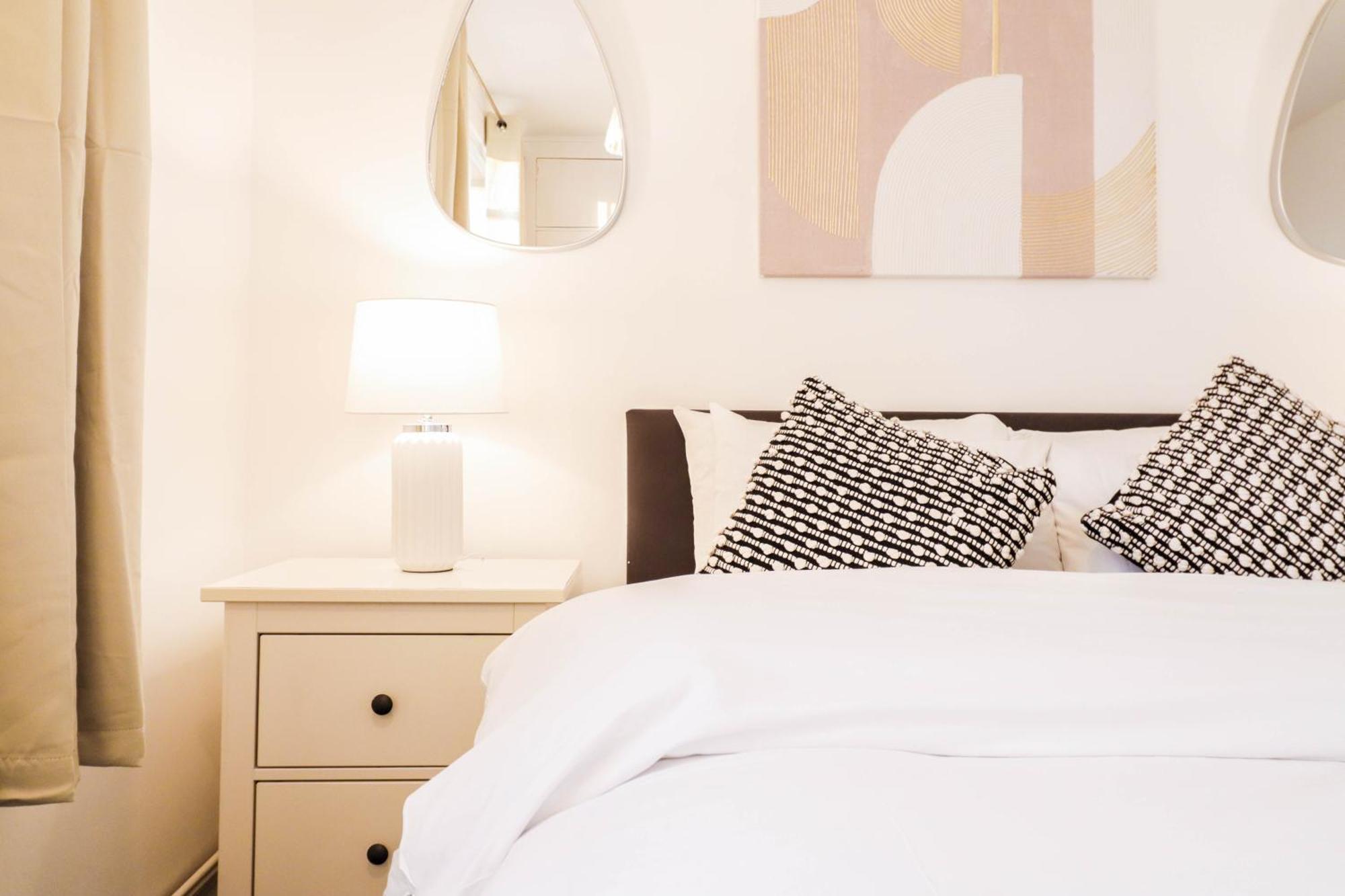 Stylish 3-bedroom Maisonette In Clapham Apartment
