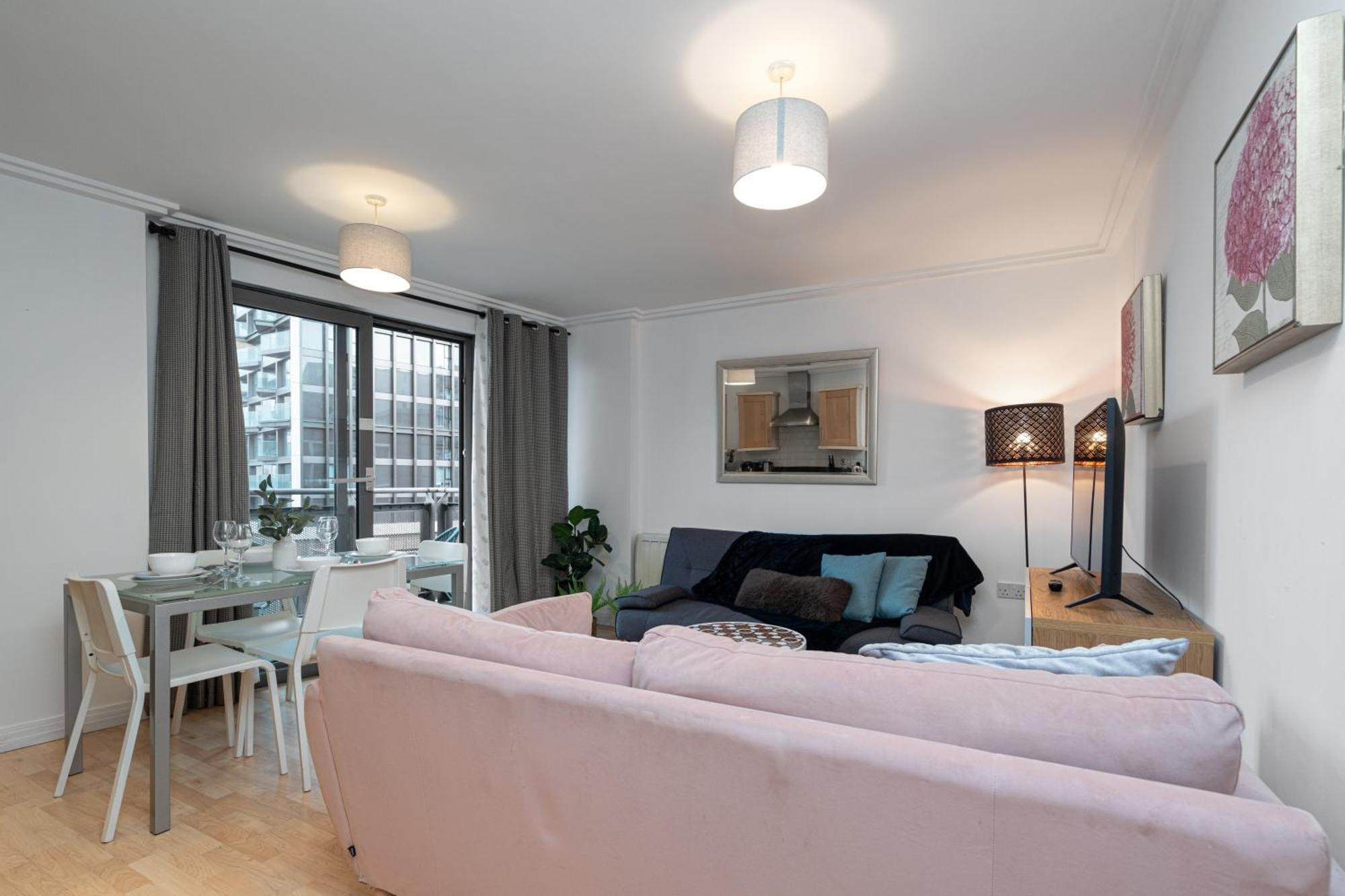 Cosy One Bedroom Flat Opposite Station