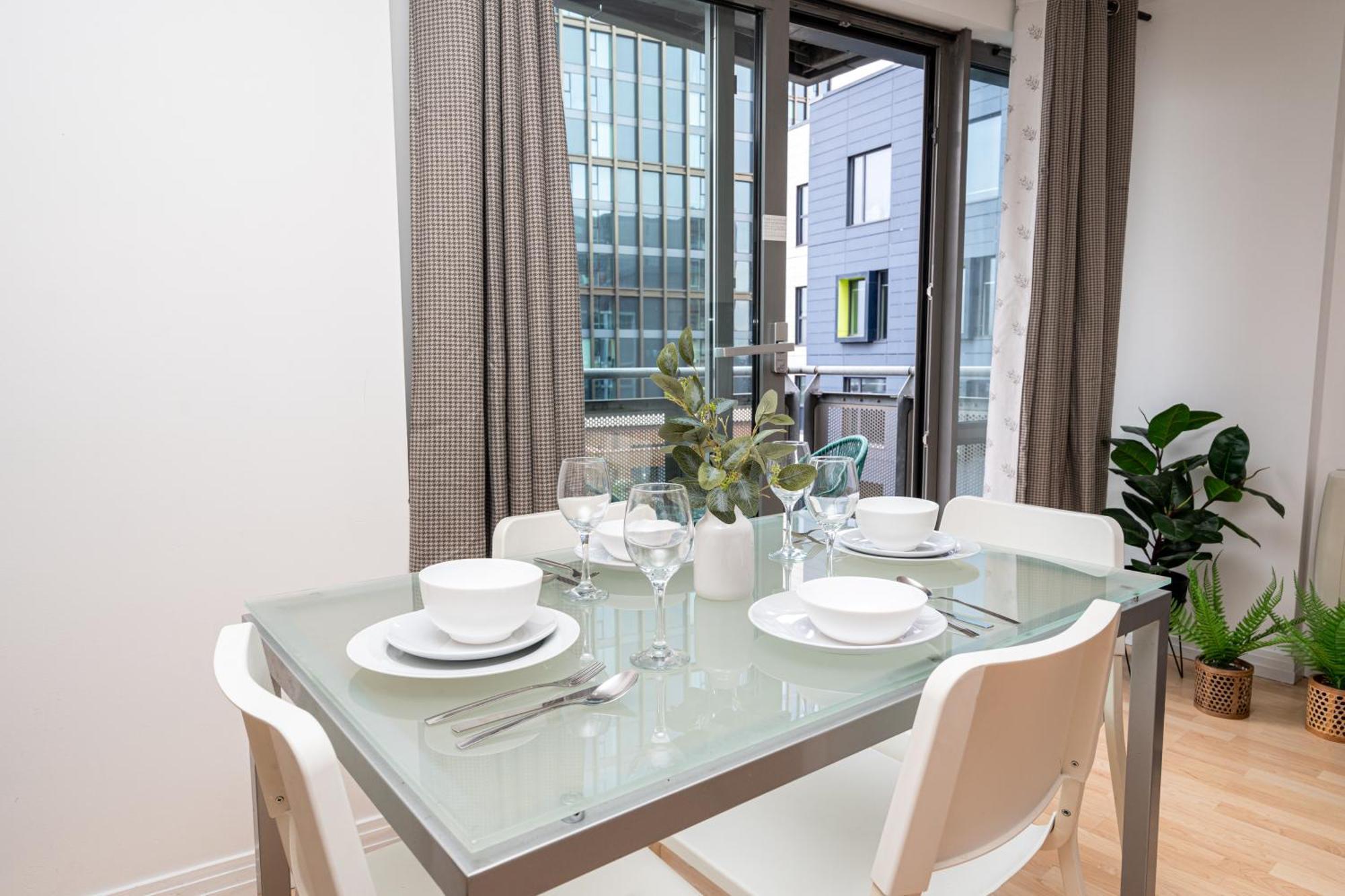 Apartment Cosy One Bedroom Flat Opposite Station *