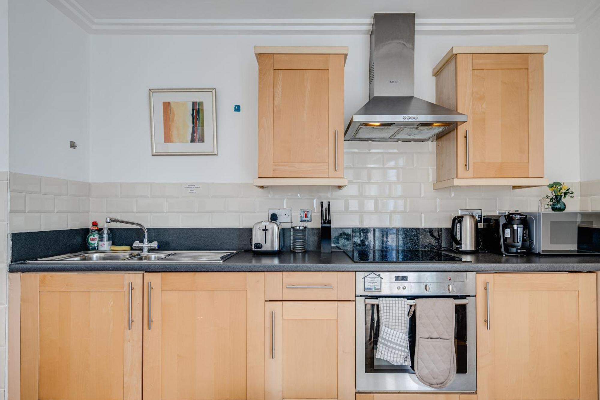 Cosy One Bedroom Flat Opposite Station Apartment
