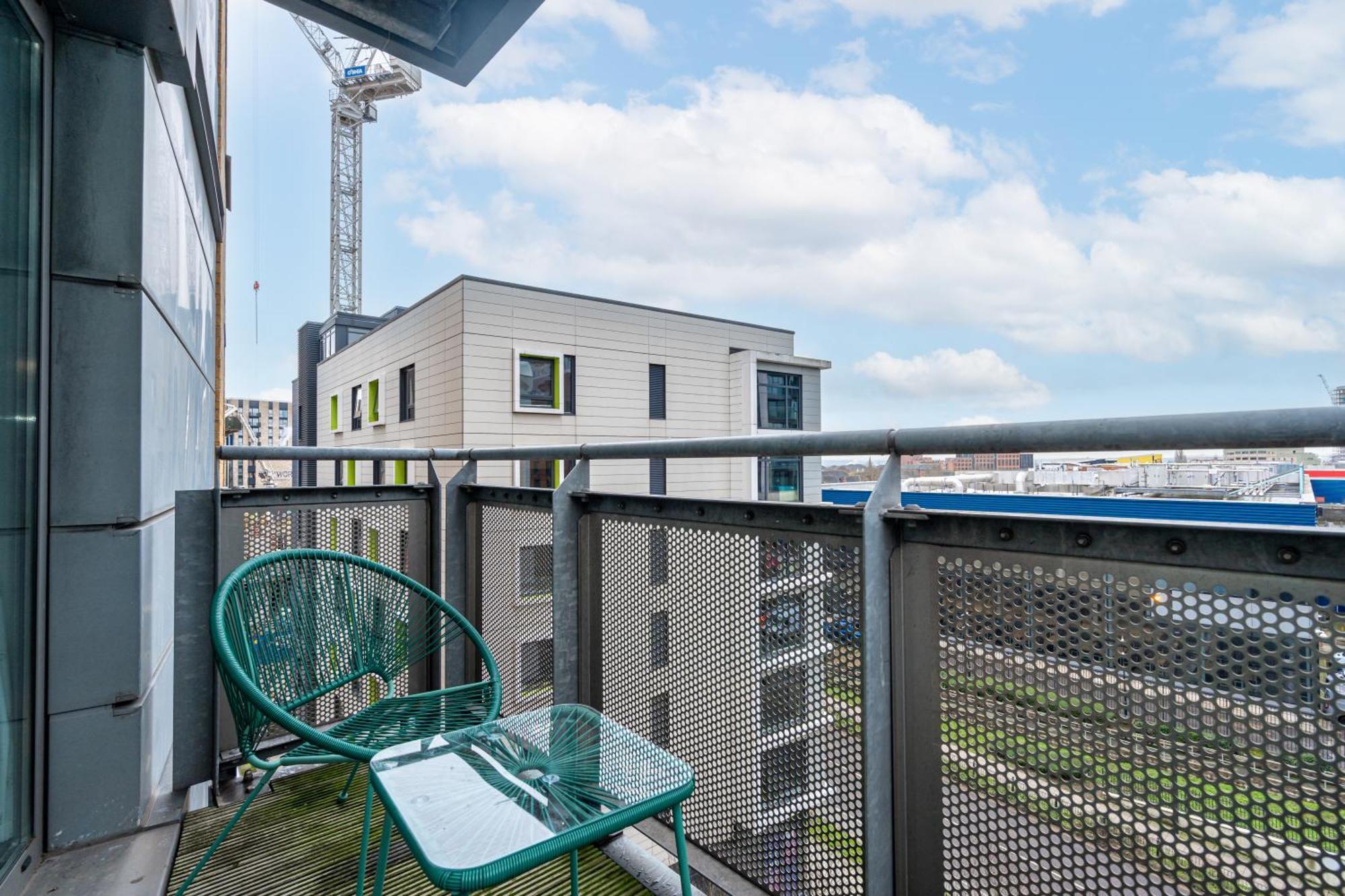 Cosy One Bedroom Flat Opposite Station *