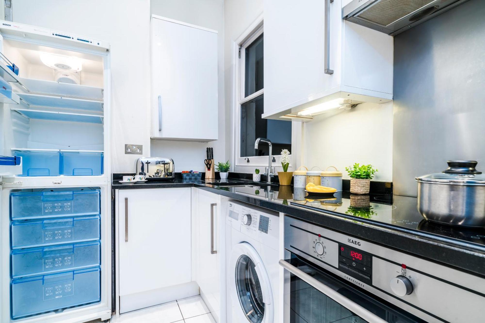 Apartment Charming Tooting Hideaway Garden, Resident Parking, Near Tooting Hospital London