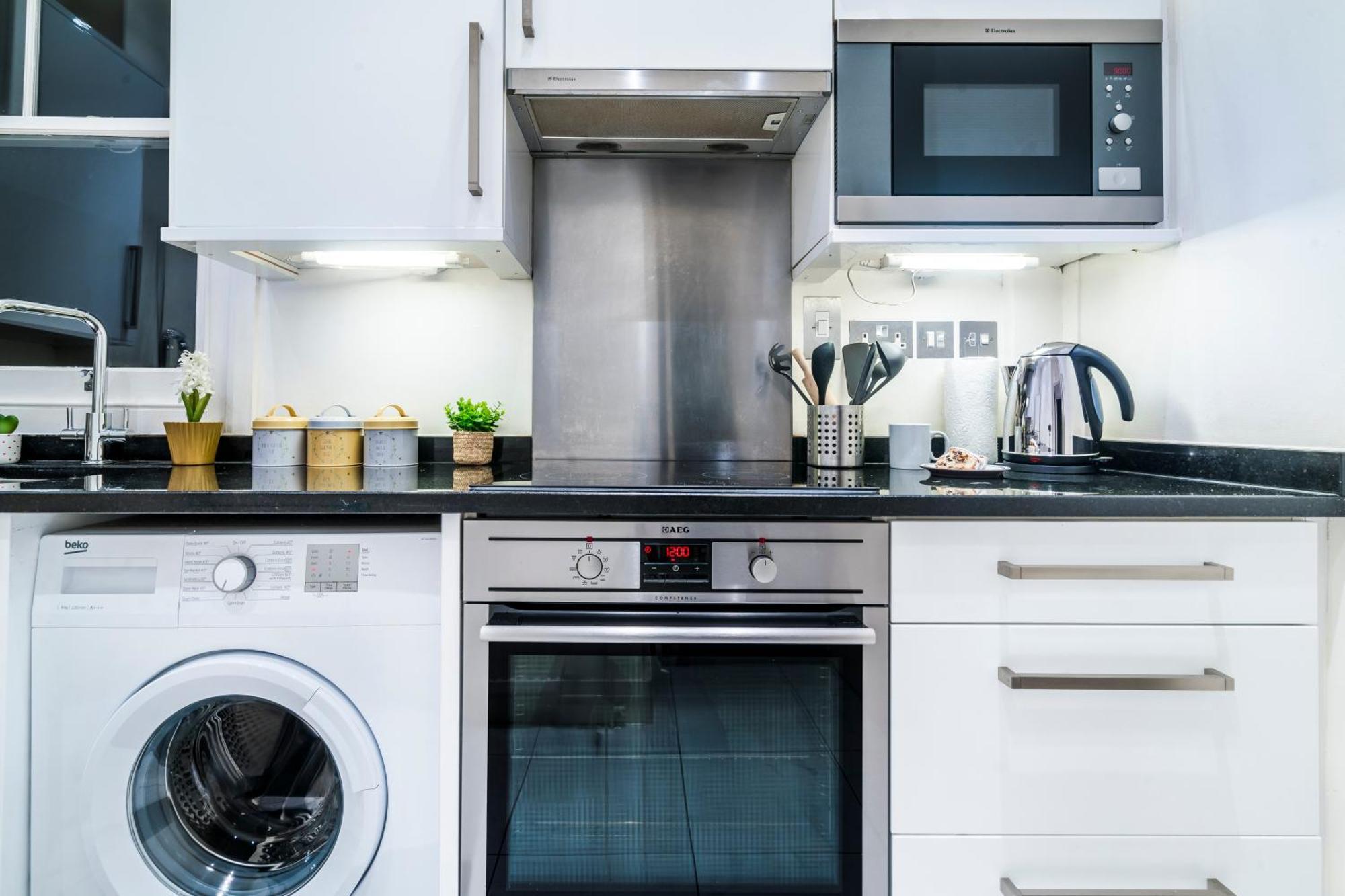 Charming Tooting Hideaway Garden, Resident Parking, Near Tooting Hospital Apartment
