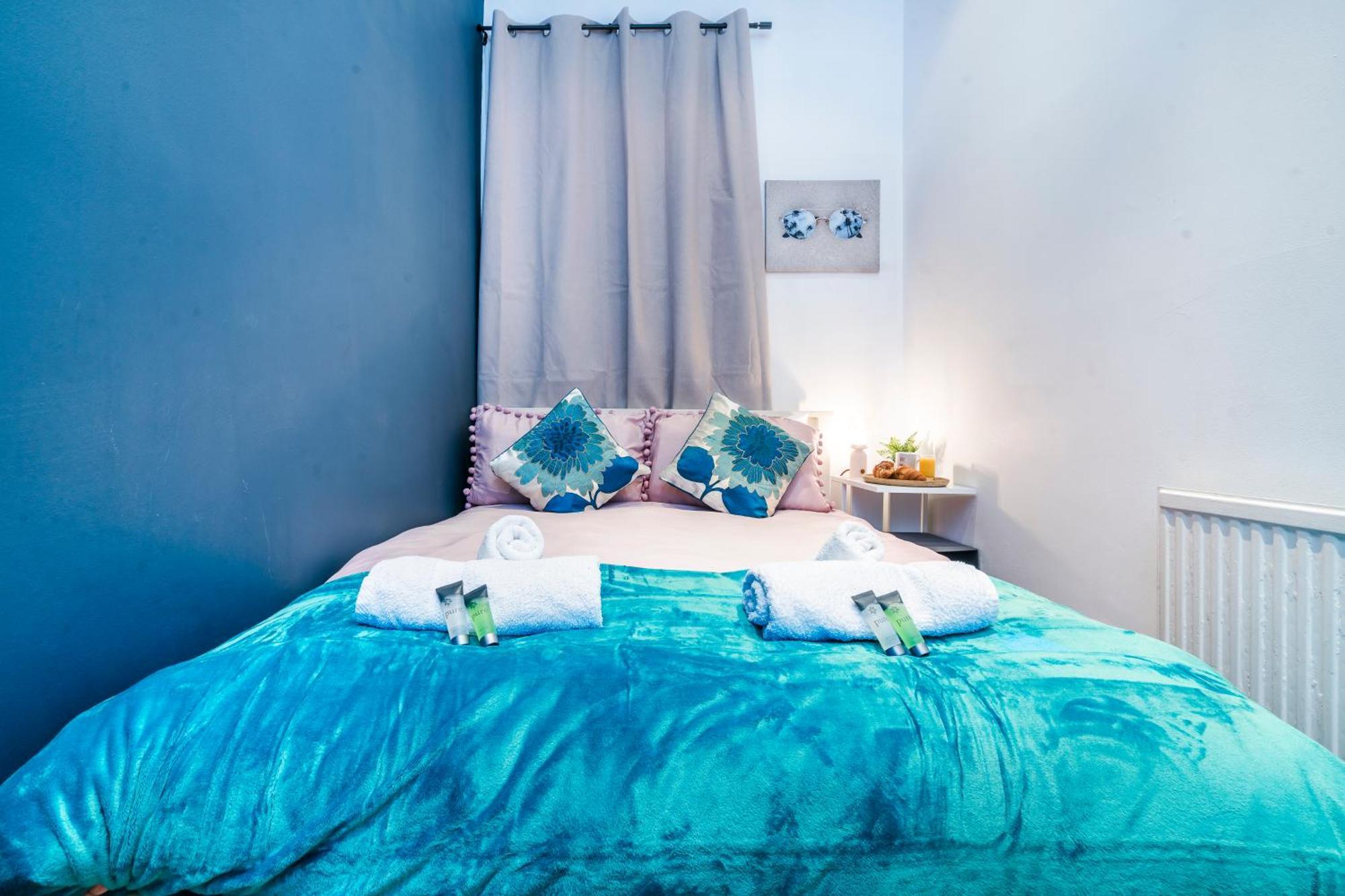 Charming Tooting Hideaway Garden, Resident Parking, Near Tooting Hospital Apartment London