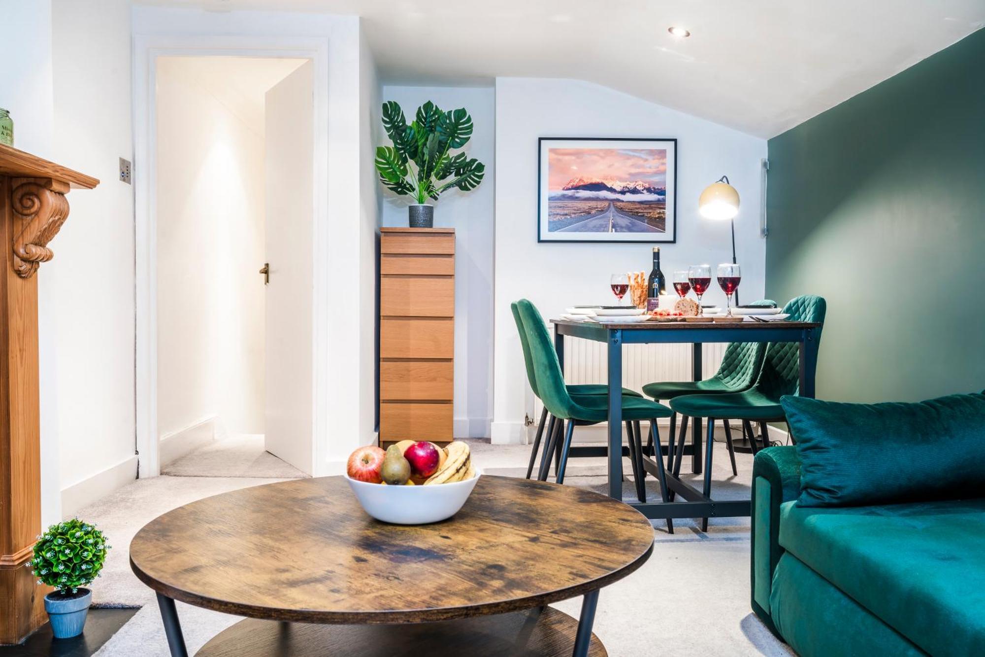 Apartment Charming Tooting Hideaway Garden, Resident Parking, Near Tooting Hospital London