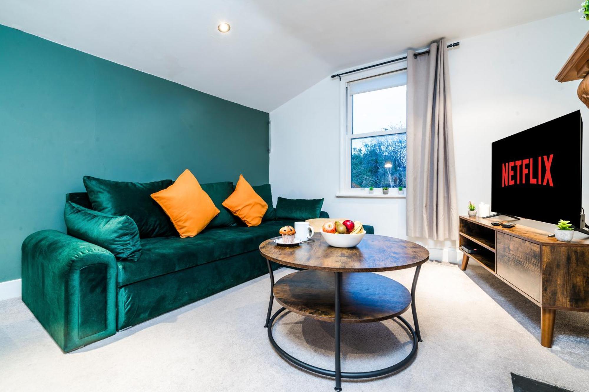 Apartment Charming Tooting Hideaway Garden, Resident Parking, Near Tooting Hospital *
