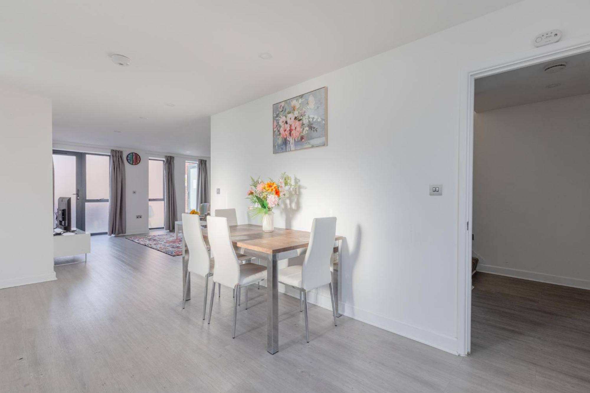 Spacious 3bd Flat Near Airport Apartamento *