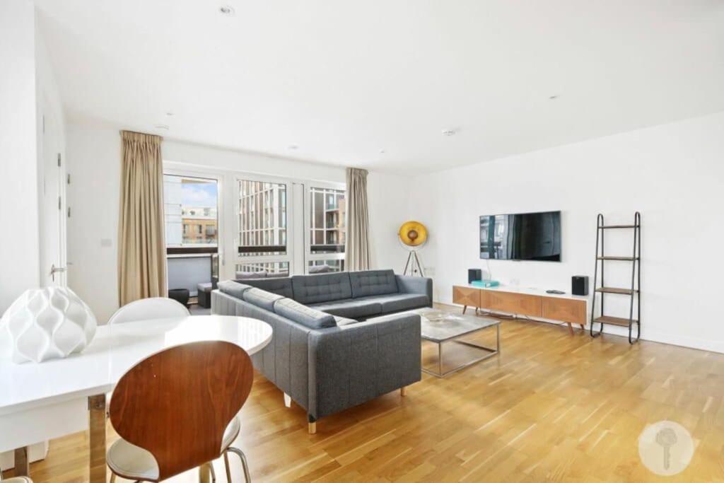 Modern 3 Bedroom - Olympic Park - E20 Stratford * London
