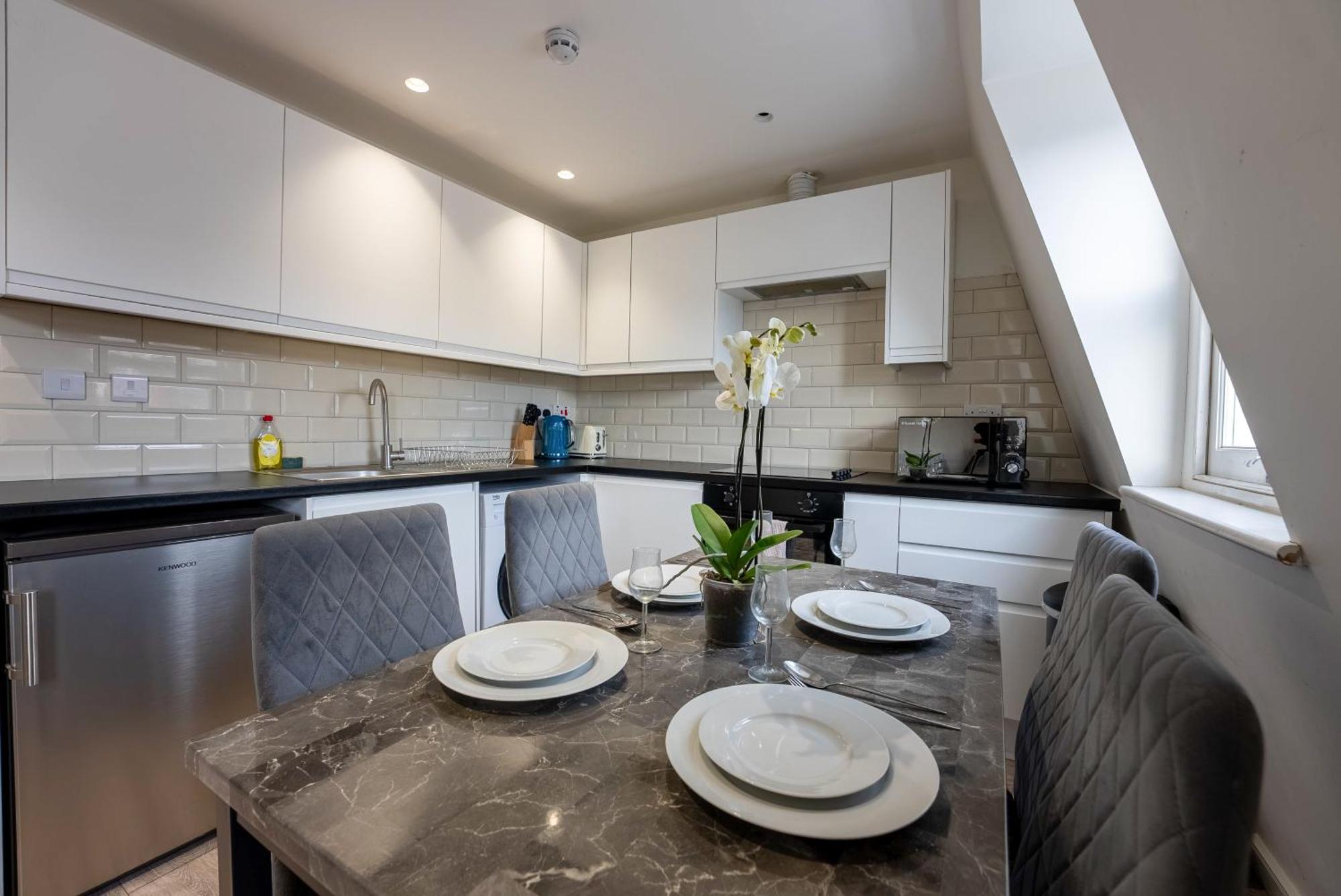 Apartamento Home-like 1-br Flat In Victoria Londres