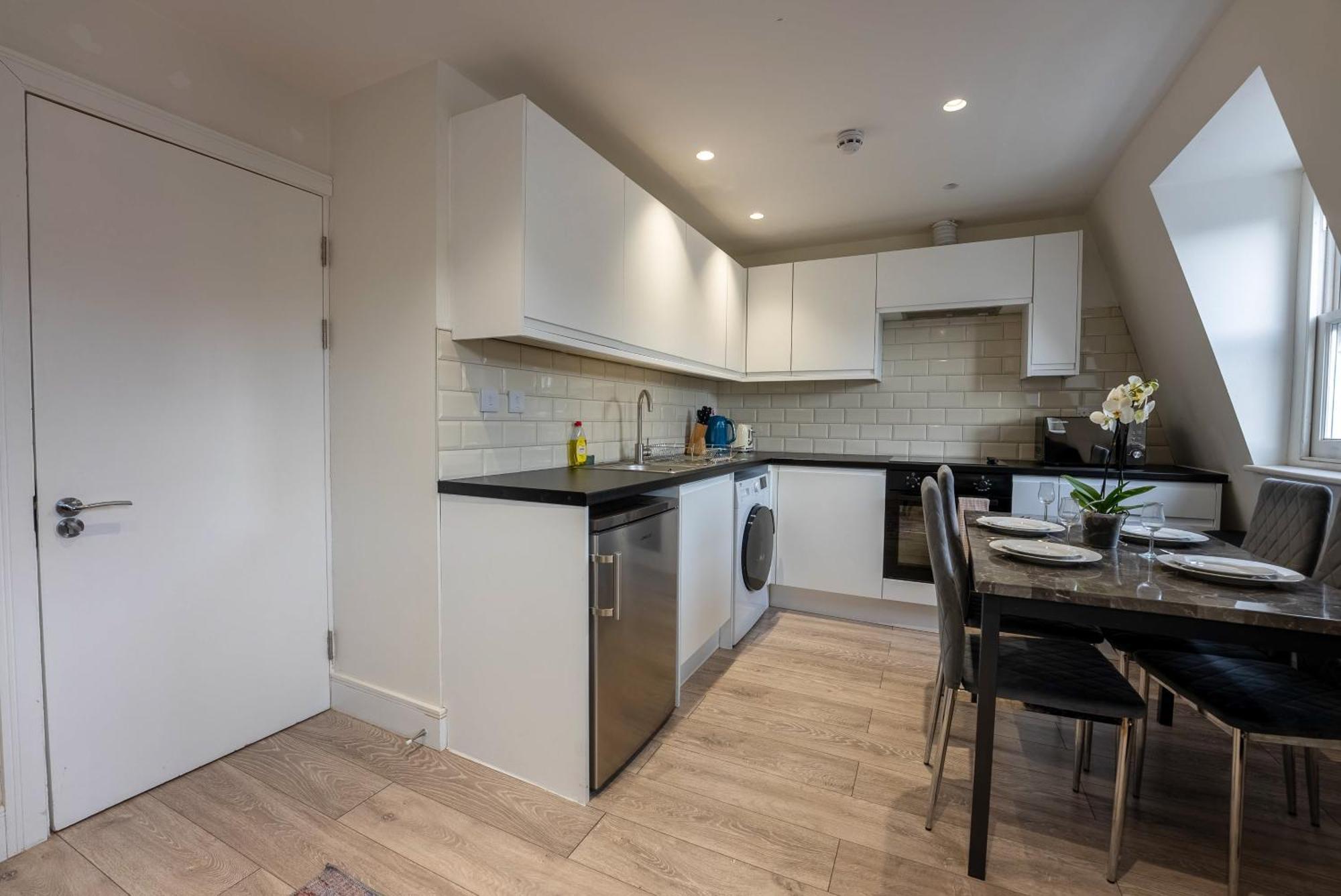 Home-like 1-br Flat In Victoria Apartamento