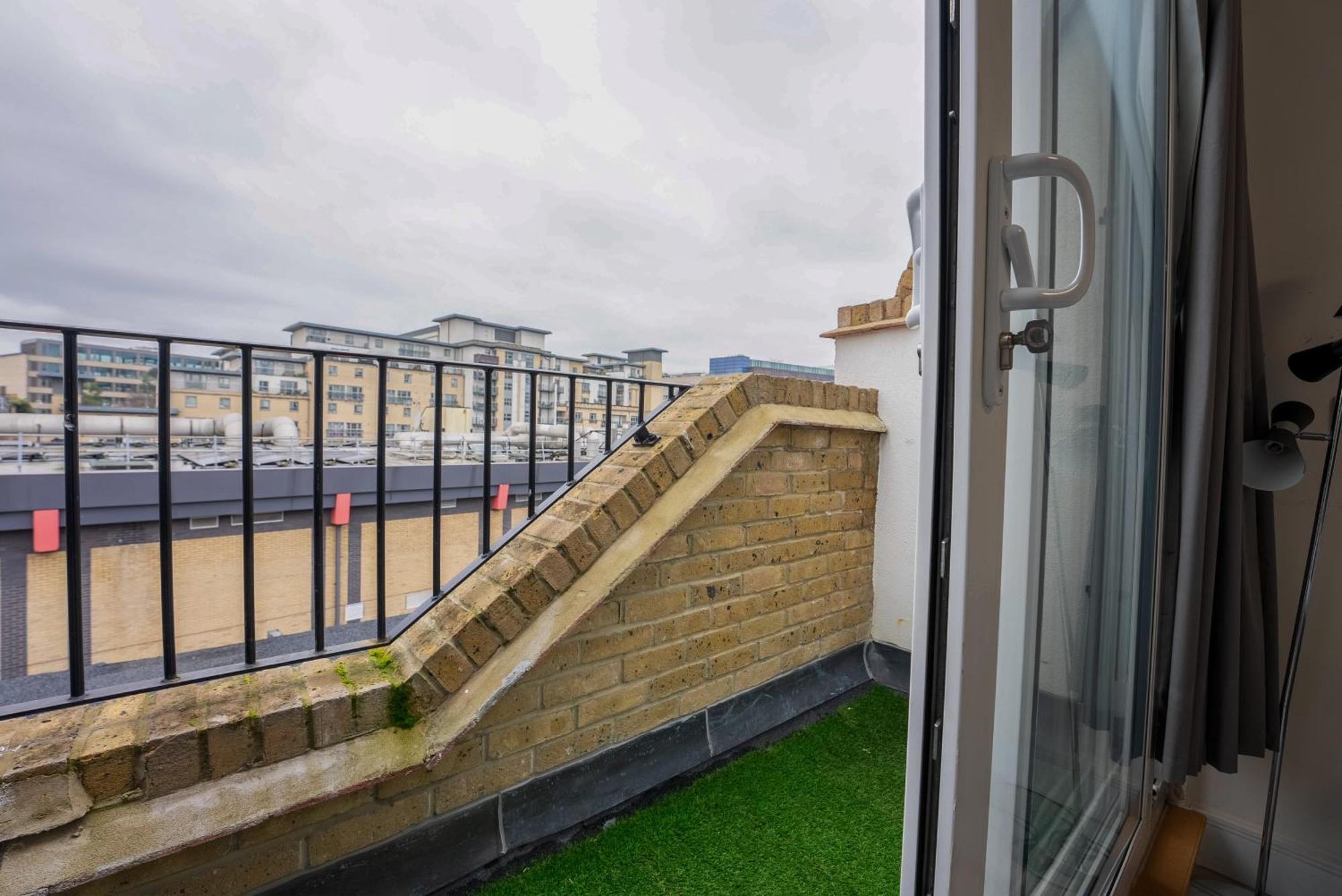 Apartamento Home-like 1-br Flat In Victoria Londres