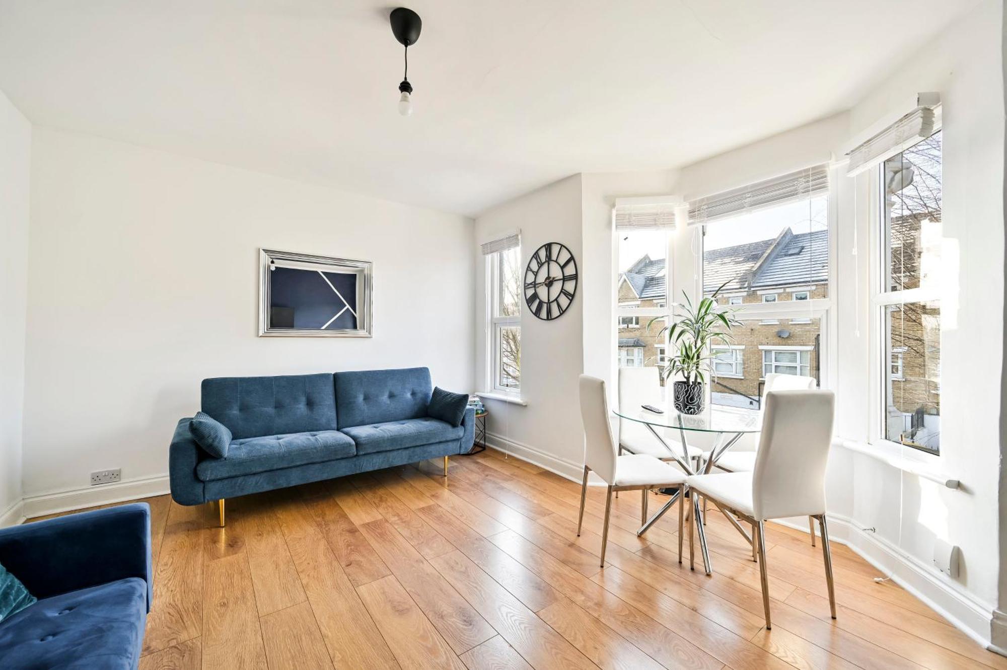 2-bed, Sleeps 8 In Leyton E10, Near Stratford Leilighet London