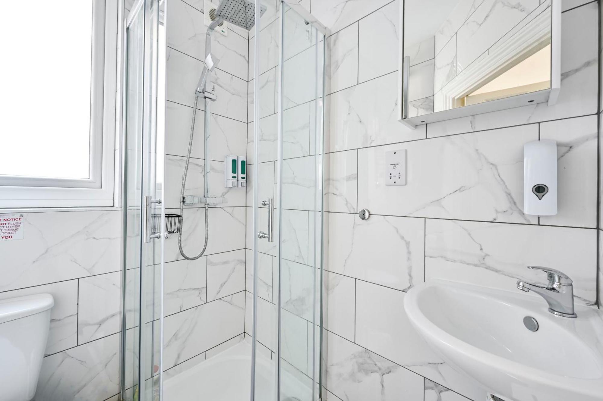 2-bed, Sleeps 8 In Leyton E10, Near Stratford Leilighet