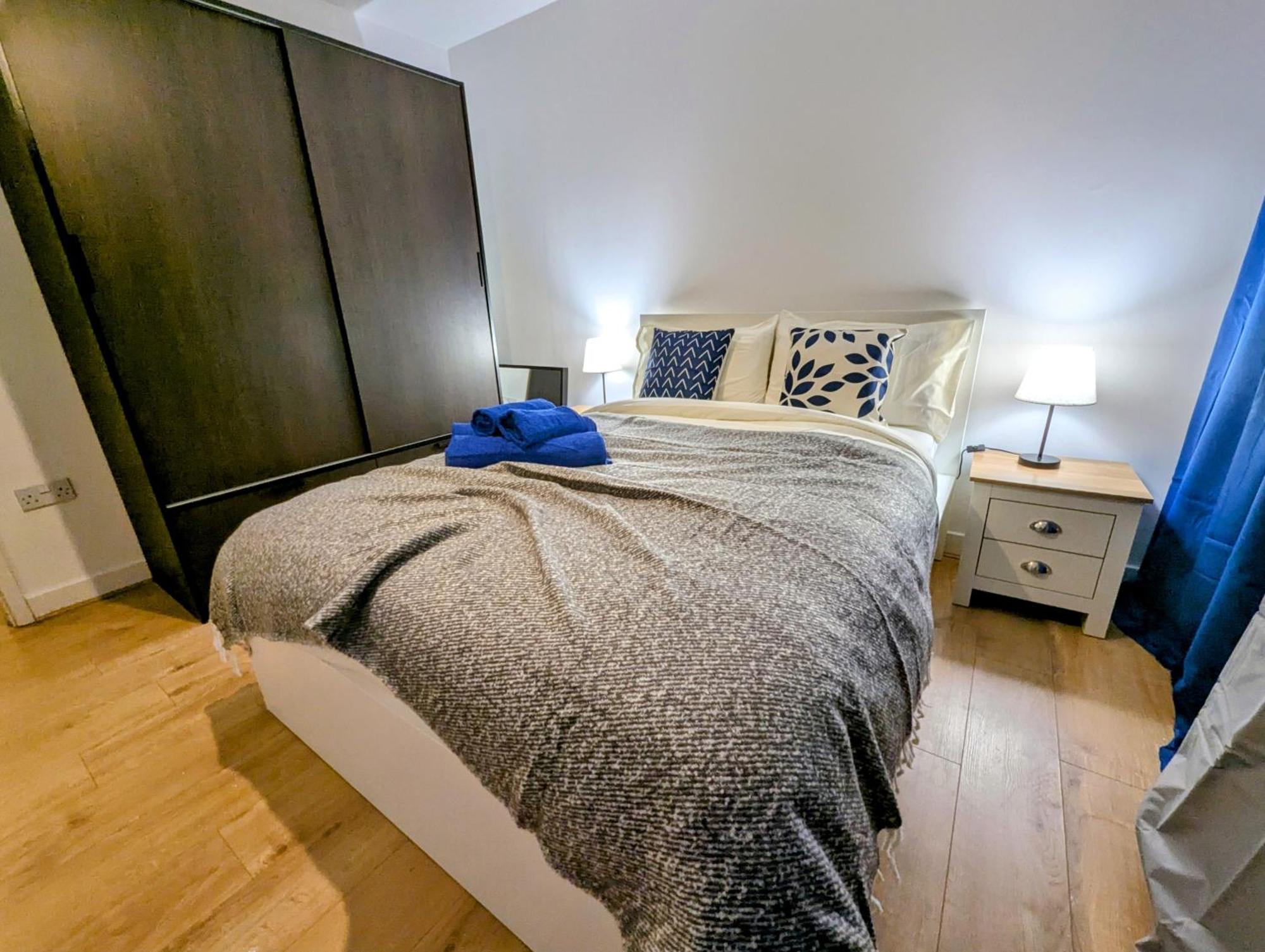 Charming 2-bedroom Canary Wharf - Apartment *