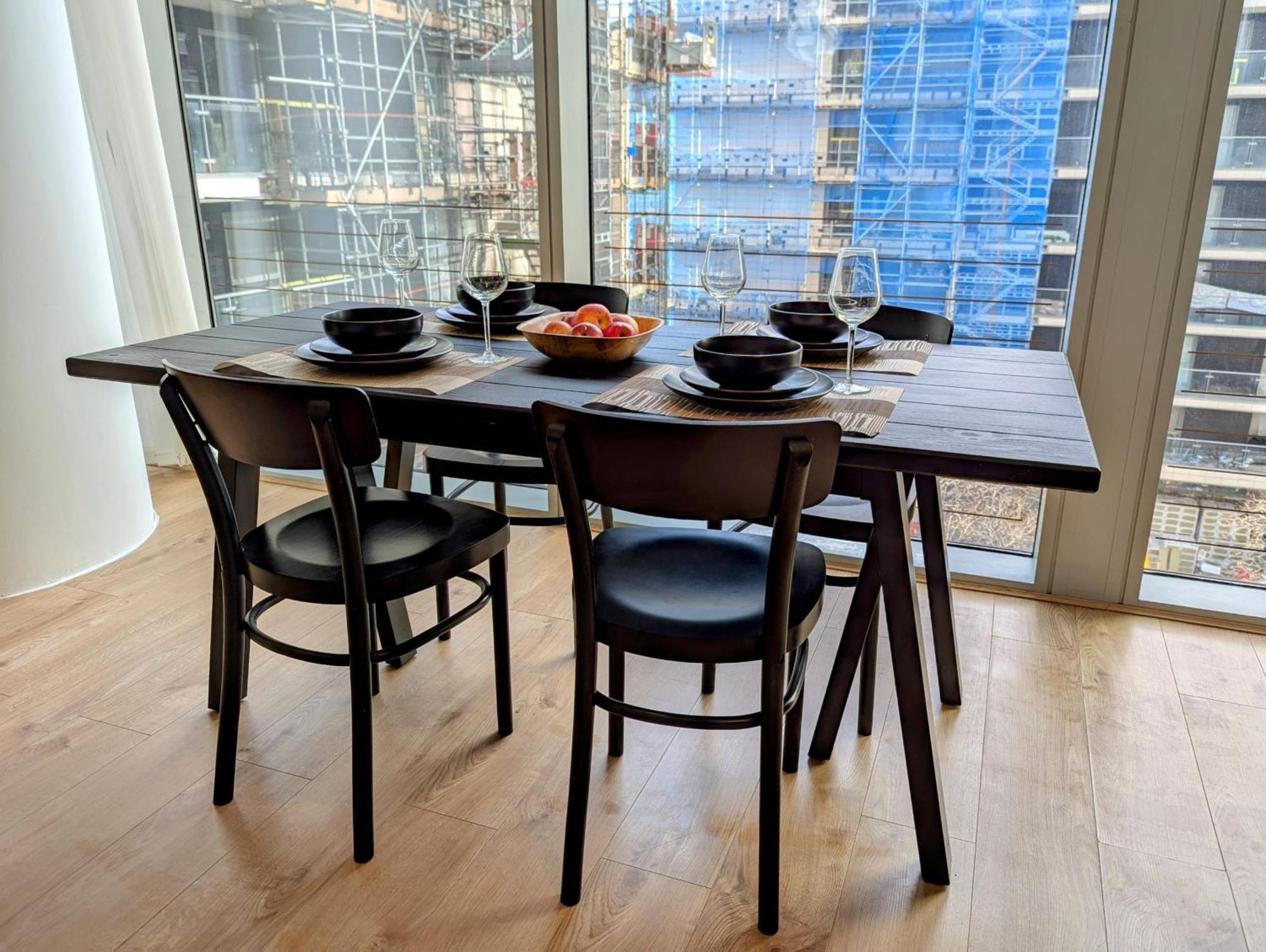 Charming 2-bedroom Canary Wharf - London