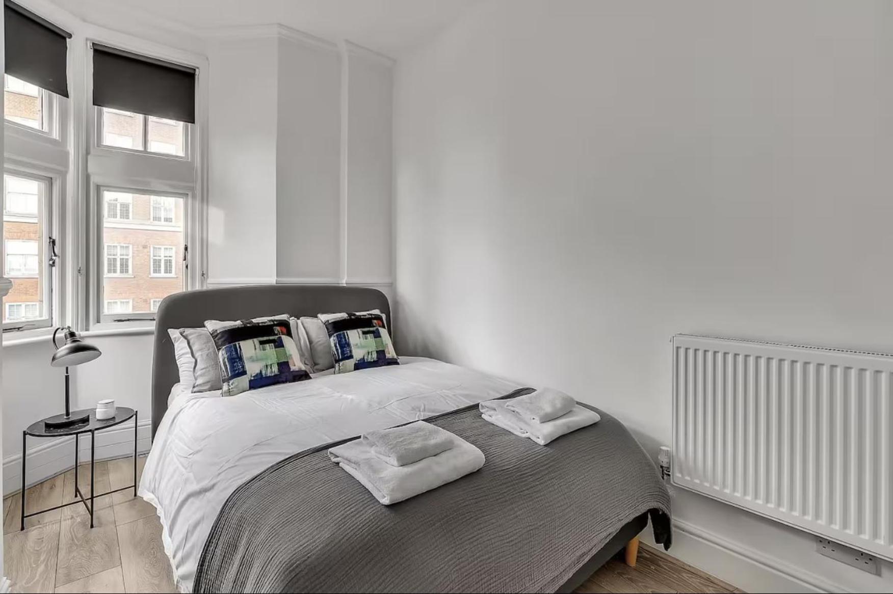 Vibrant Kensington Street Apartment *