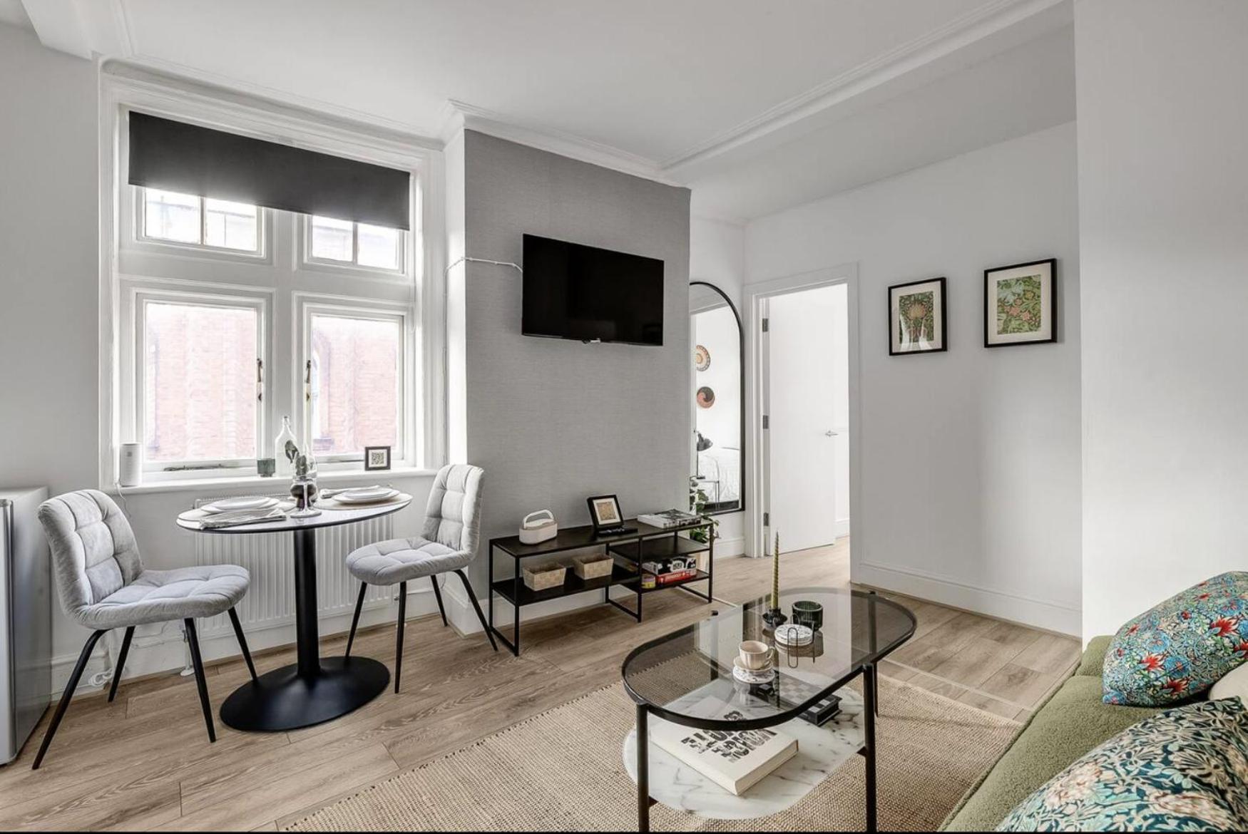 Apartment Vibrant Kensington Street London