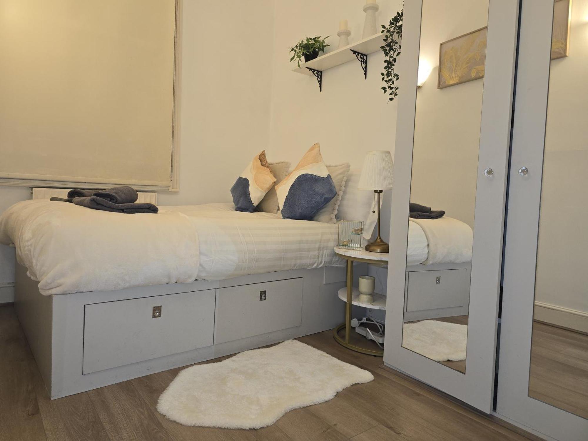 Apartment Stylish 2-bed In West - Extended *