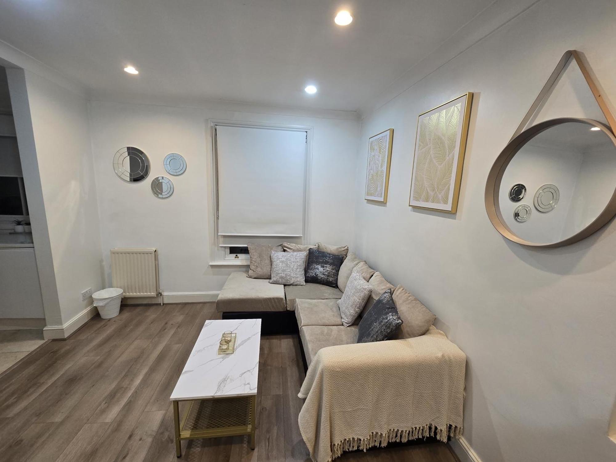 Apartment Stylish 2-bed In West - Extended *