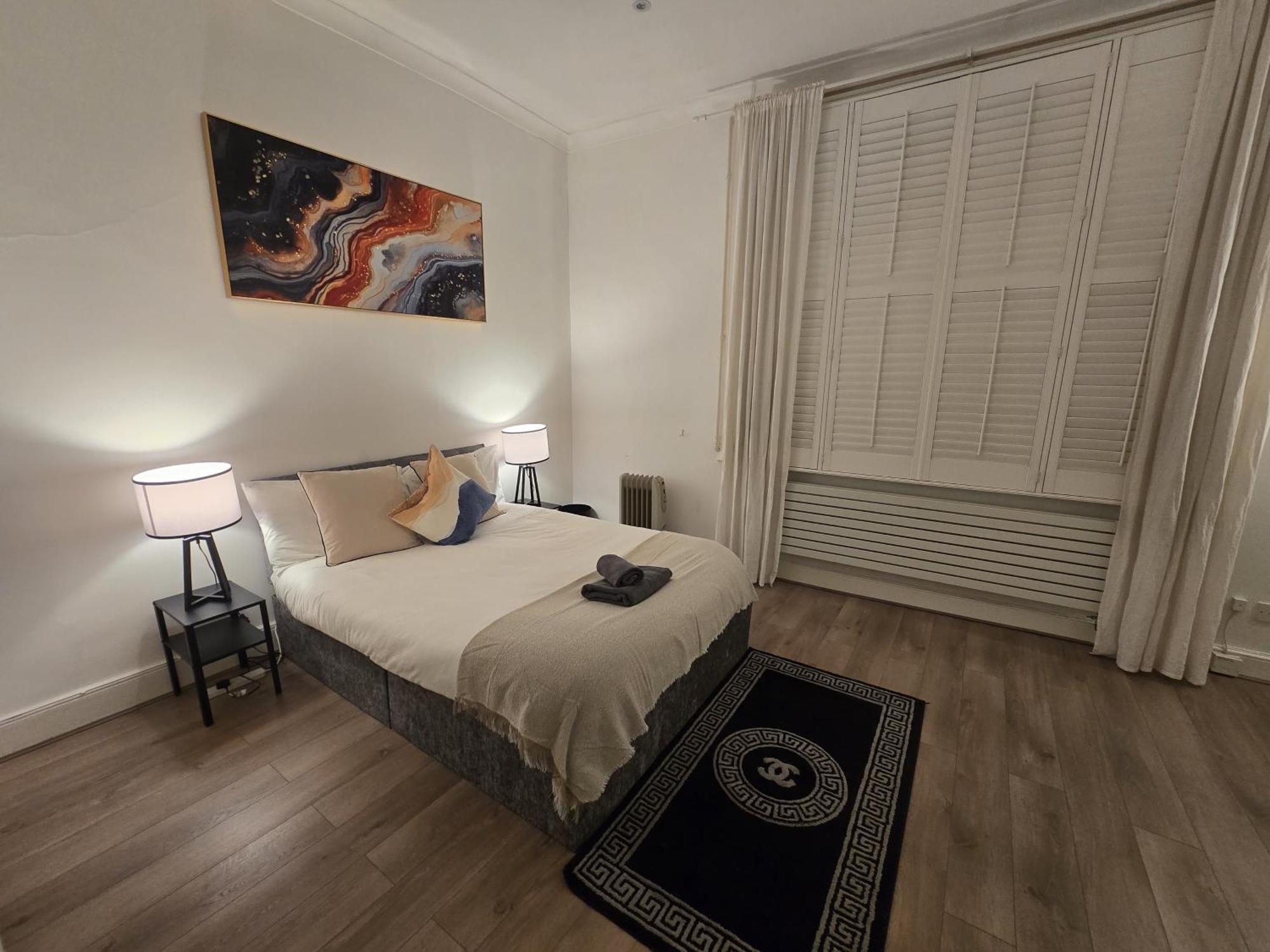 Stylish 2-bed In West - Extended