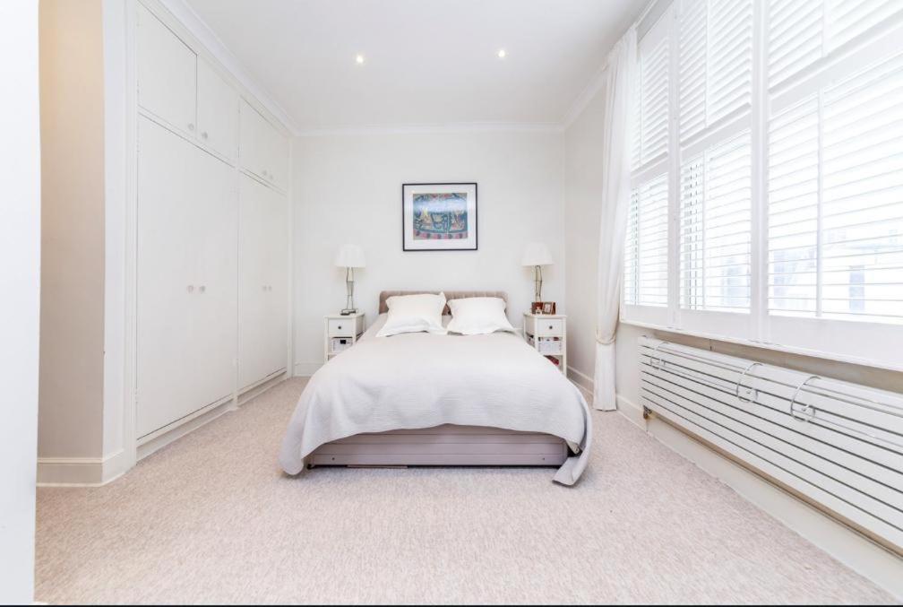 Stylish 2-bed In West - Extended Apartment