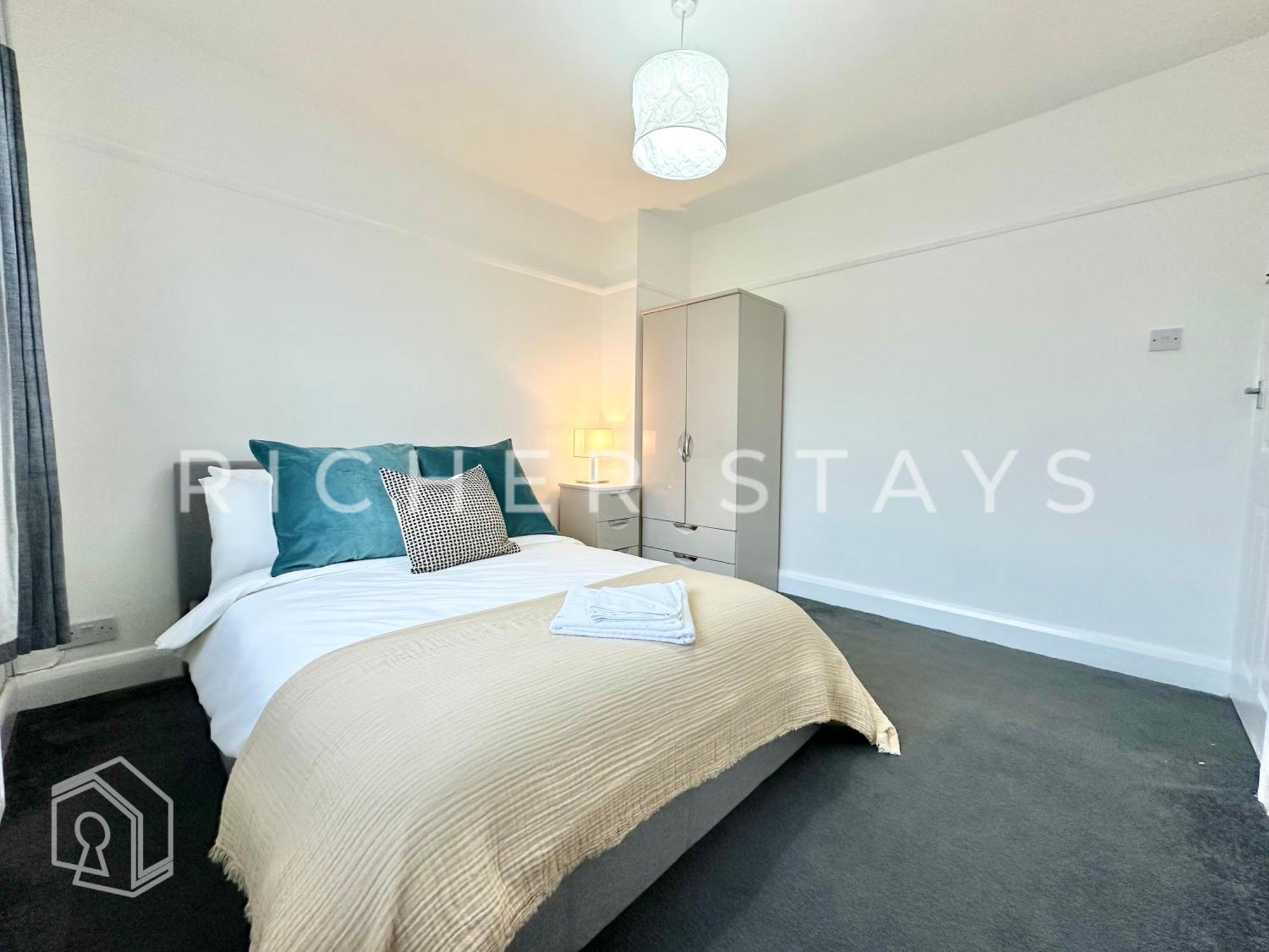 Holiday home Wembley Large 4-bedroom House, Driveway And Garden London