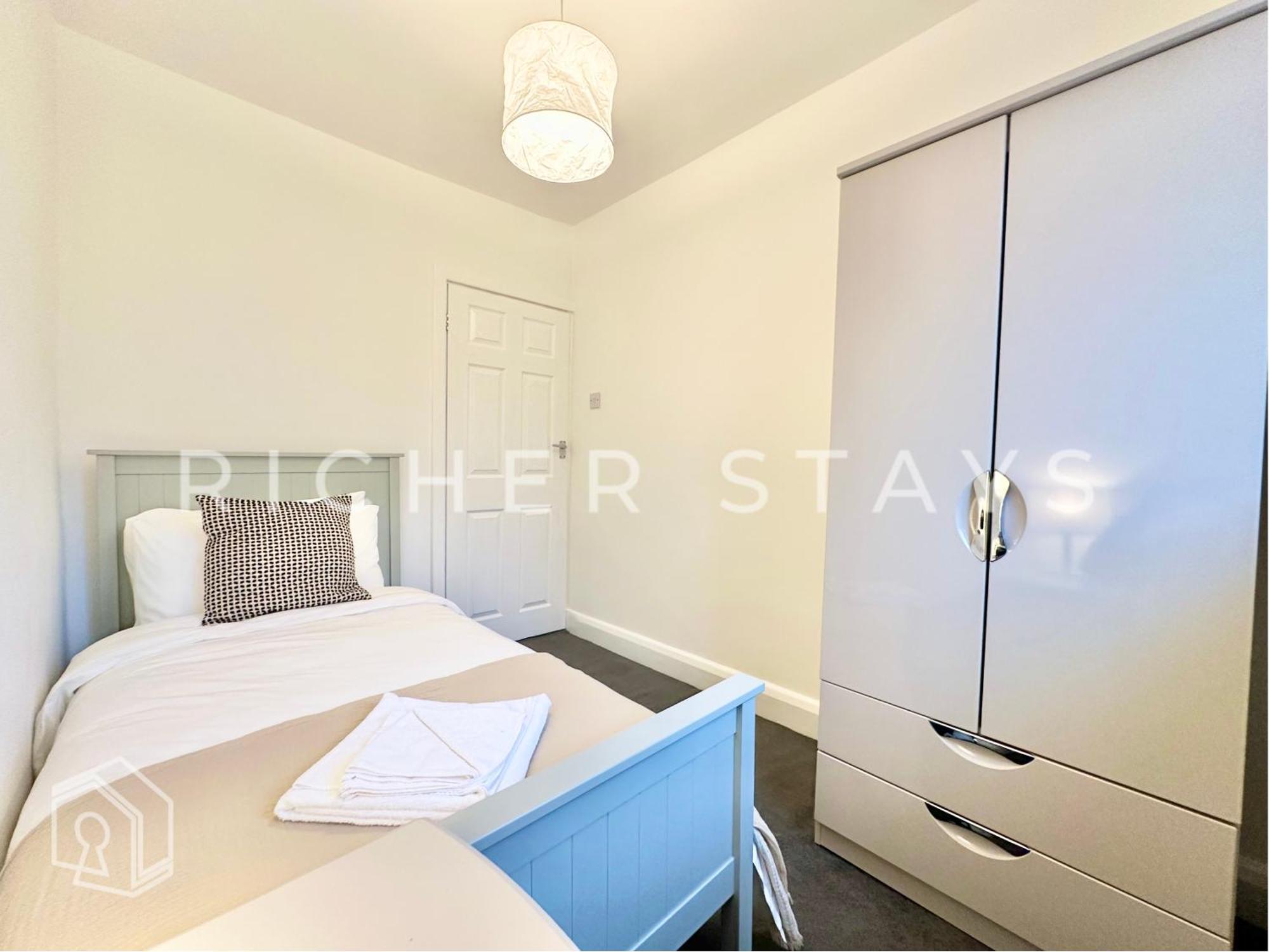 Holiday home Wembley Large 4-bedroom House, Driveway And Garden London
