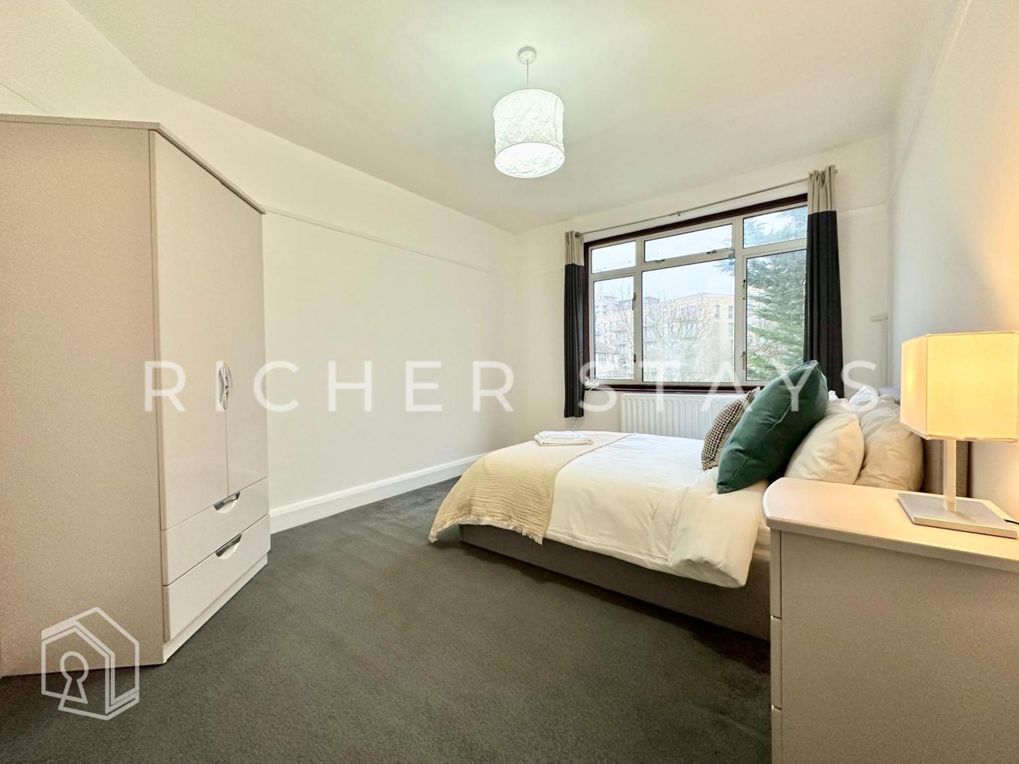 Holiday home Wembley Large 4-bedroom House, Driveway And Garden London