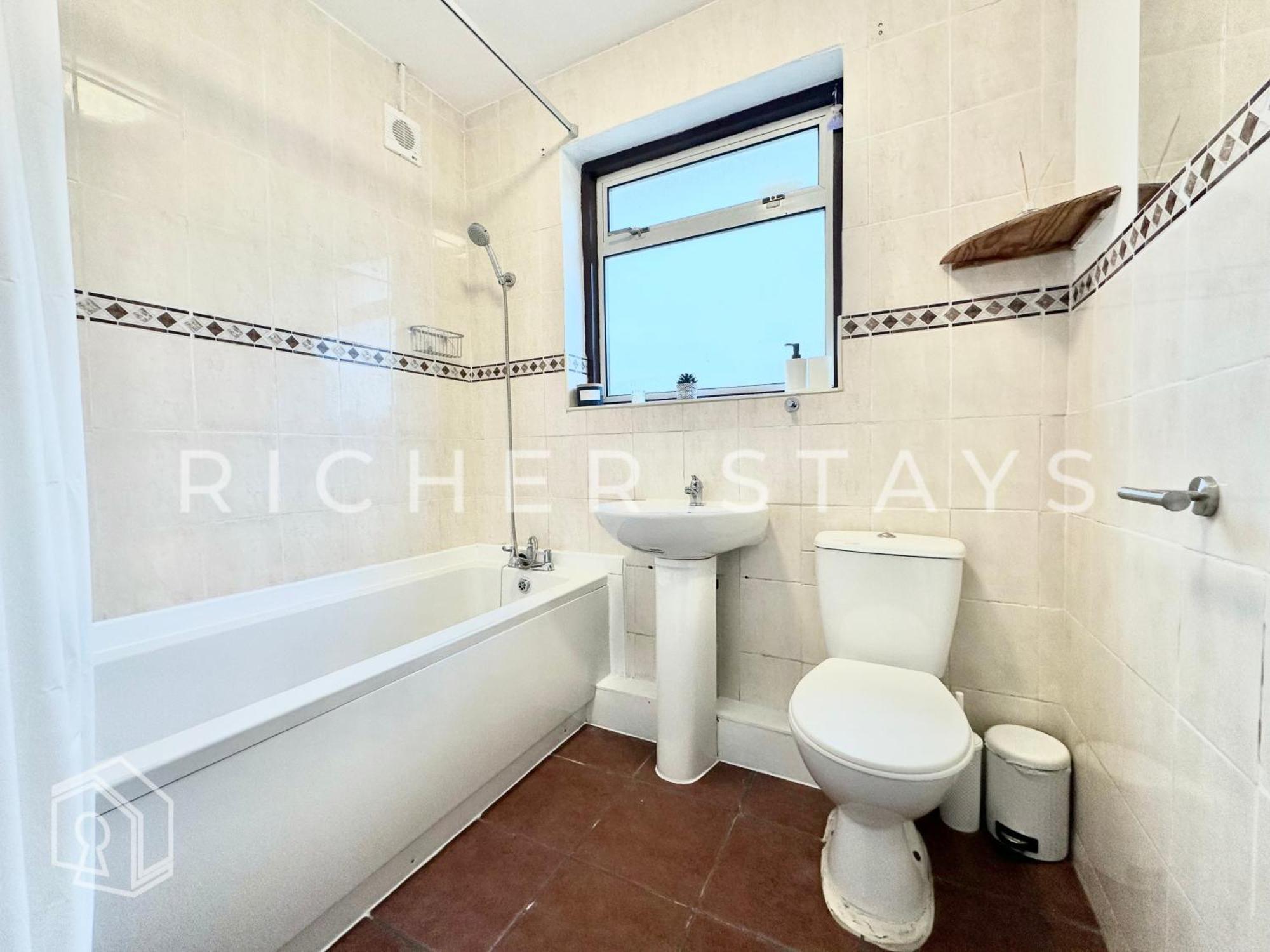 Holiday home Wembley Large 4-bedroom House, Driveway And Garden