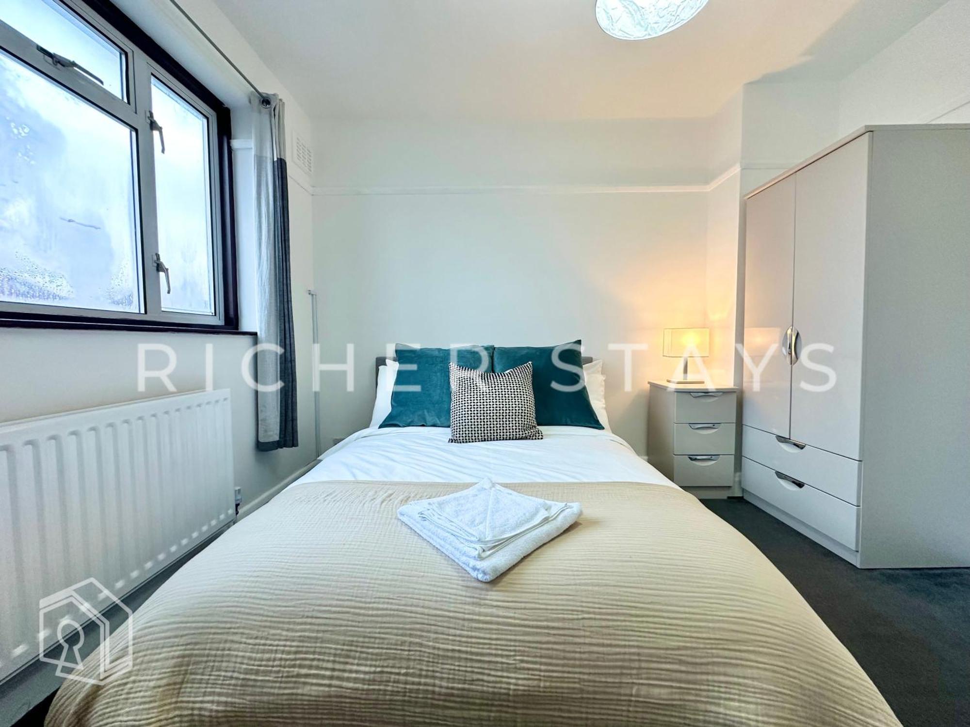 Wembley Large 4-bedroom House, Driveway And Garden * London