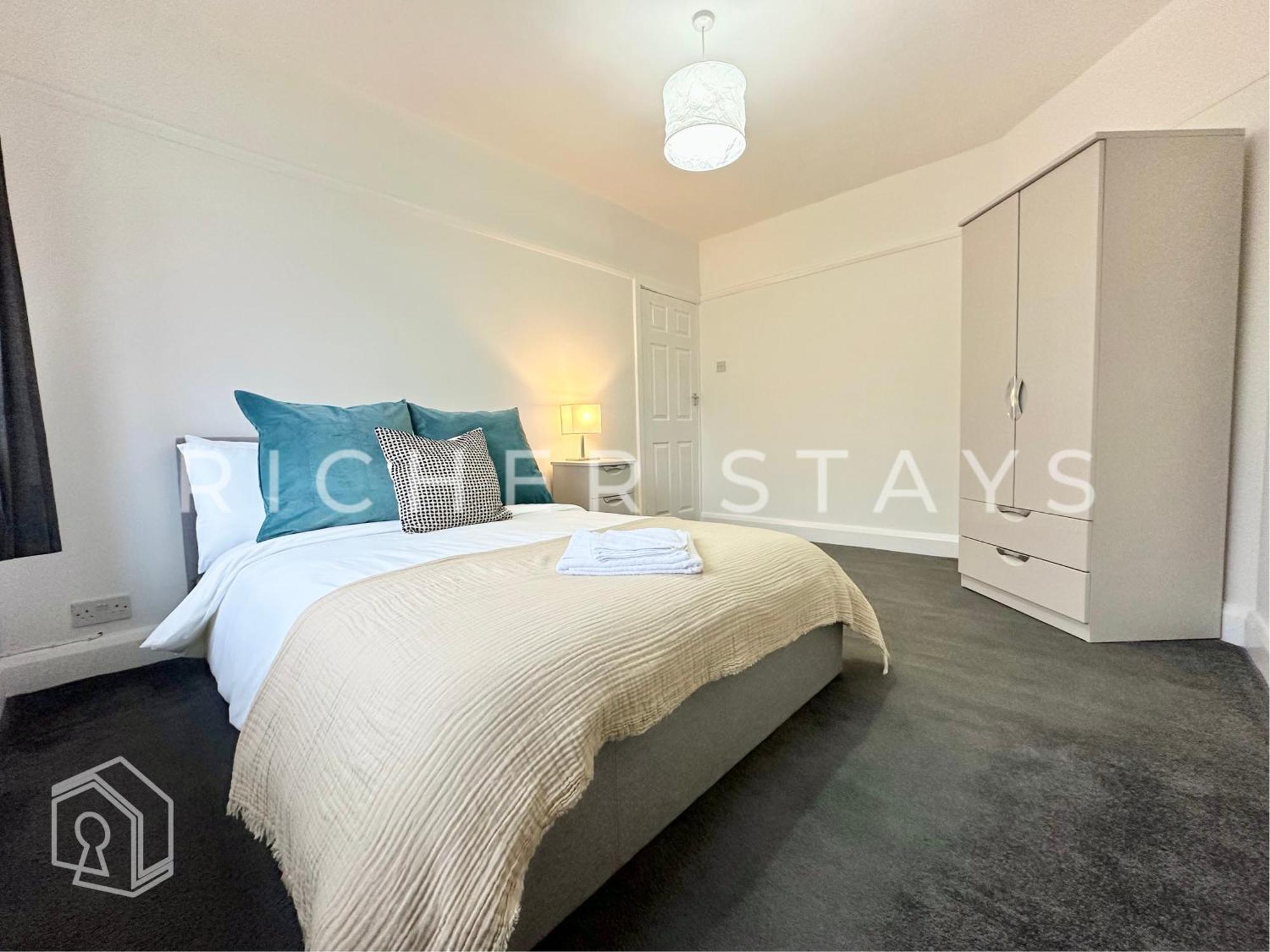 Holiday home Wembley Large 4-bedroom House, Driveway And Garden *