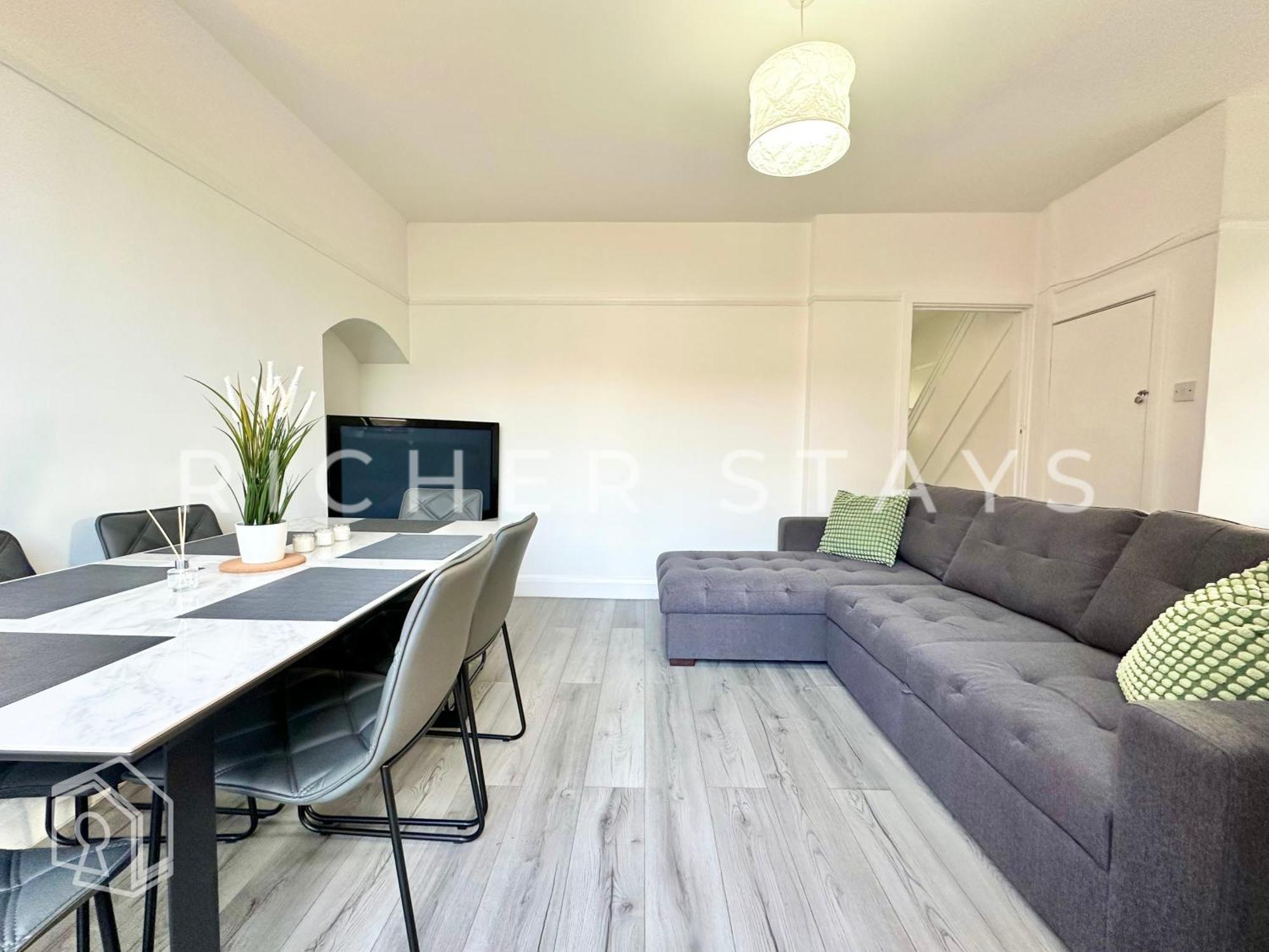 Wembley Large 4-bedroom House, Driveway And Garden * London