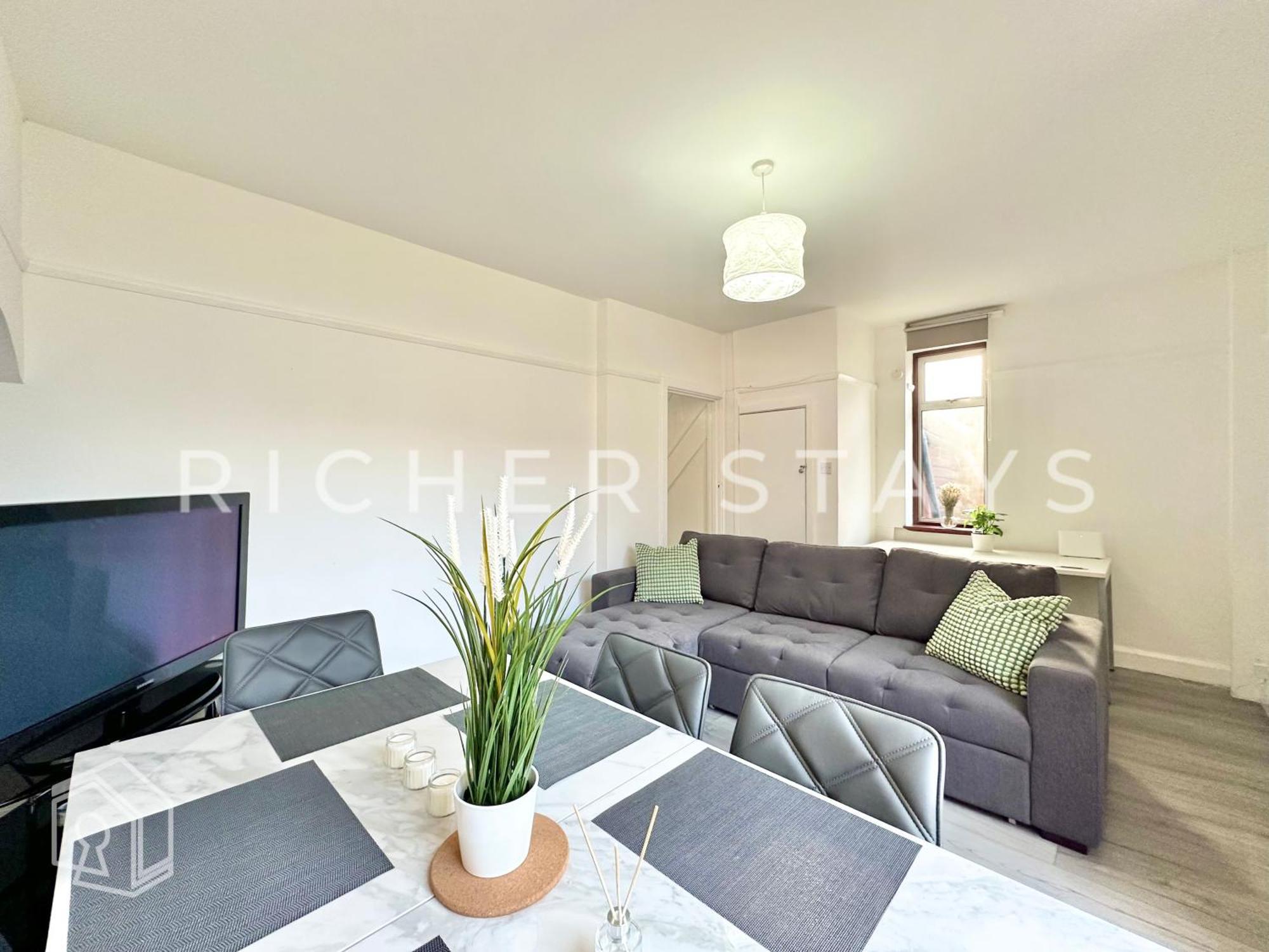 Holiday home Wembley Large 4-bedroom House, Driveway And Garden