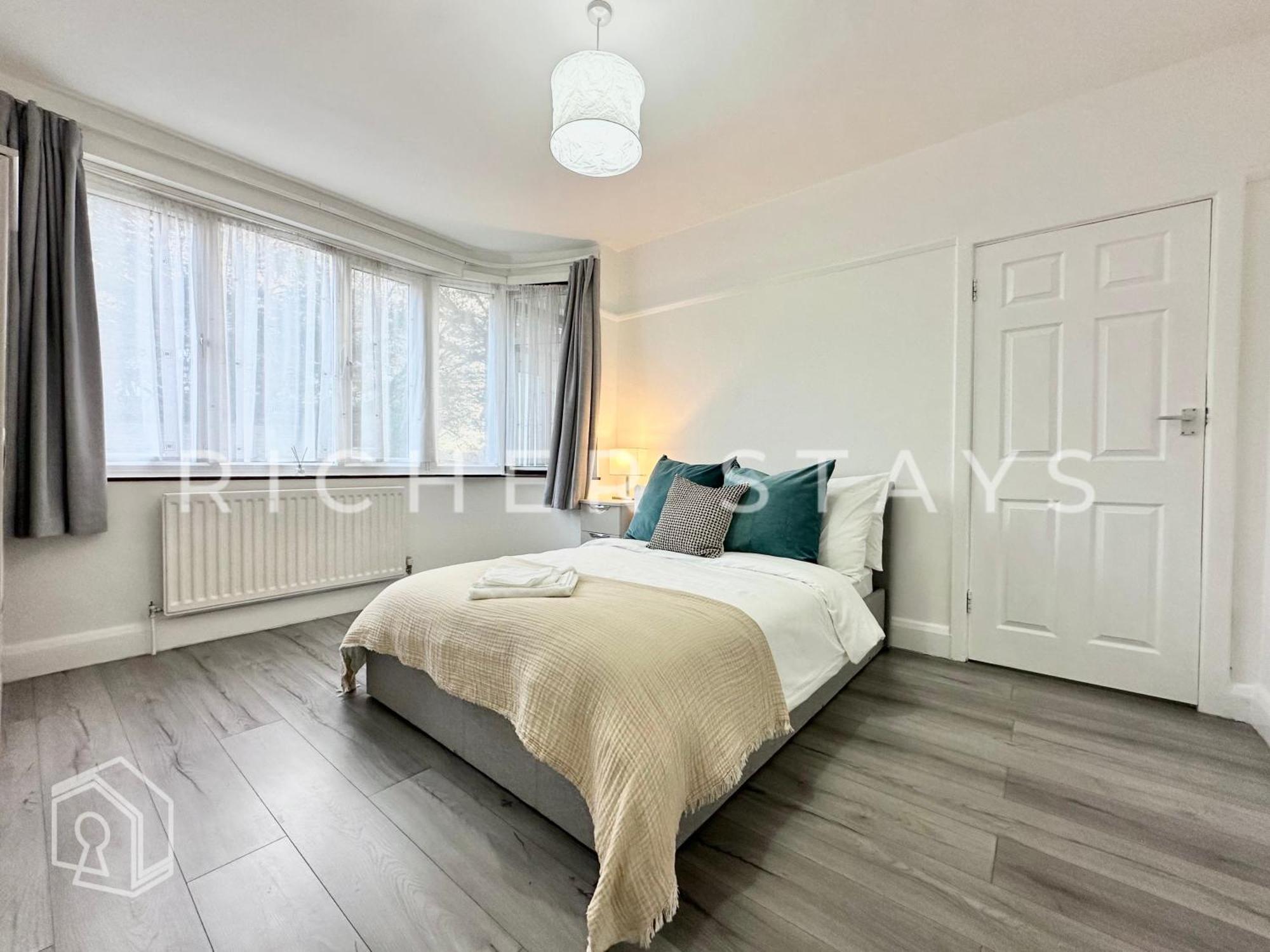 Holiday home Wembley Large 4-bedroom House, Driveway And Garden *