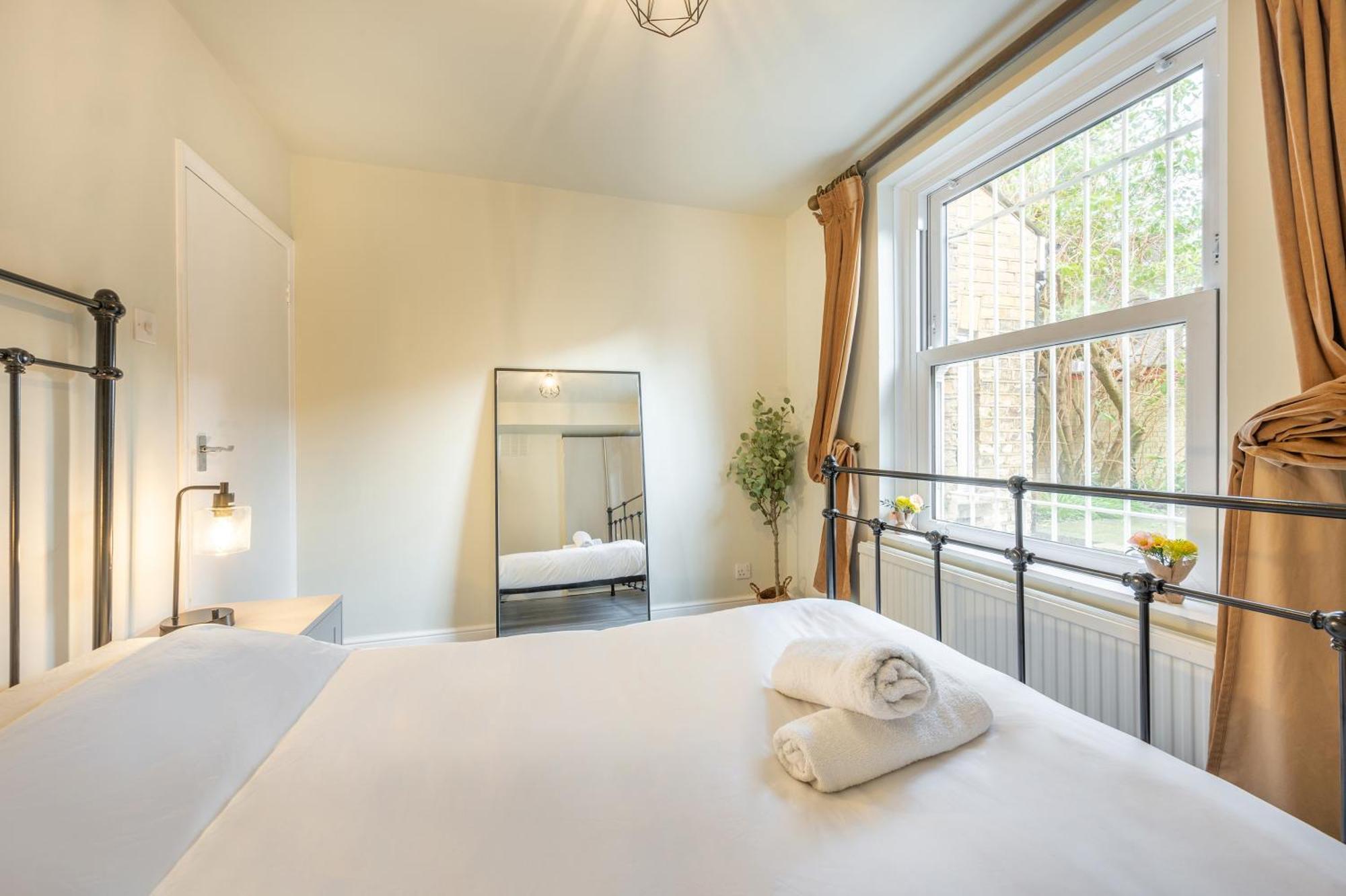 Kensington - Two Bedroom With Garden
