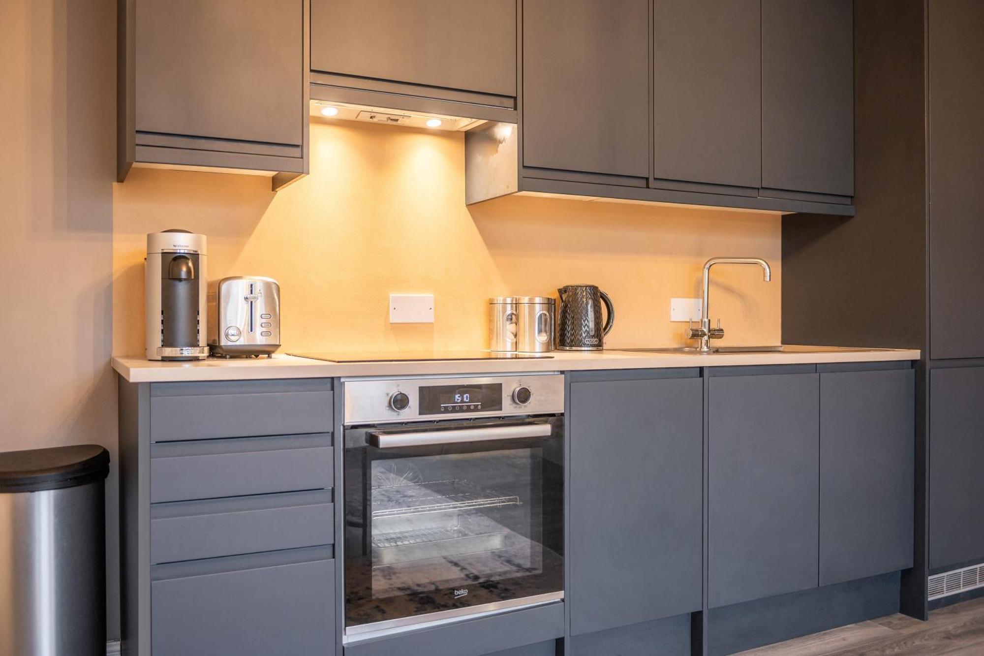 Kensington - Two Bedroom With Garden *