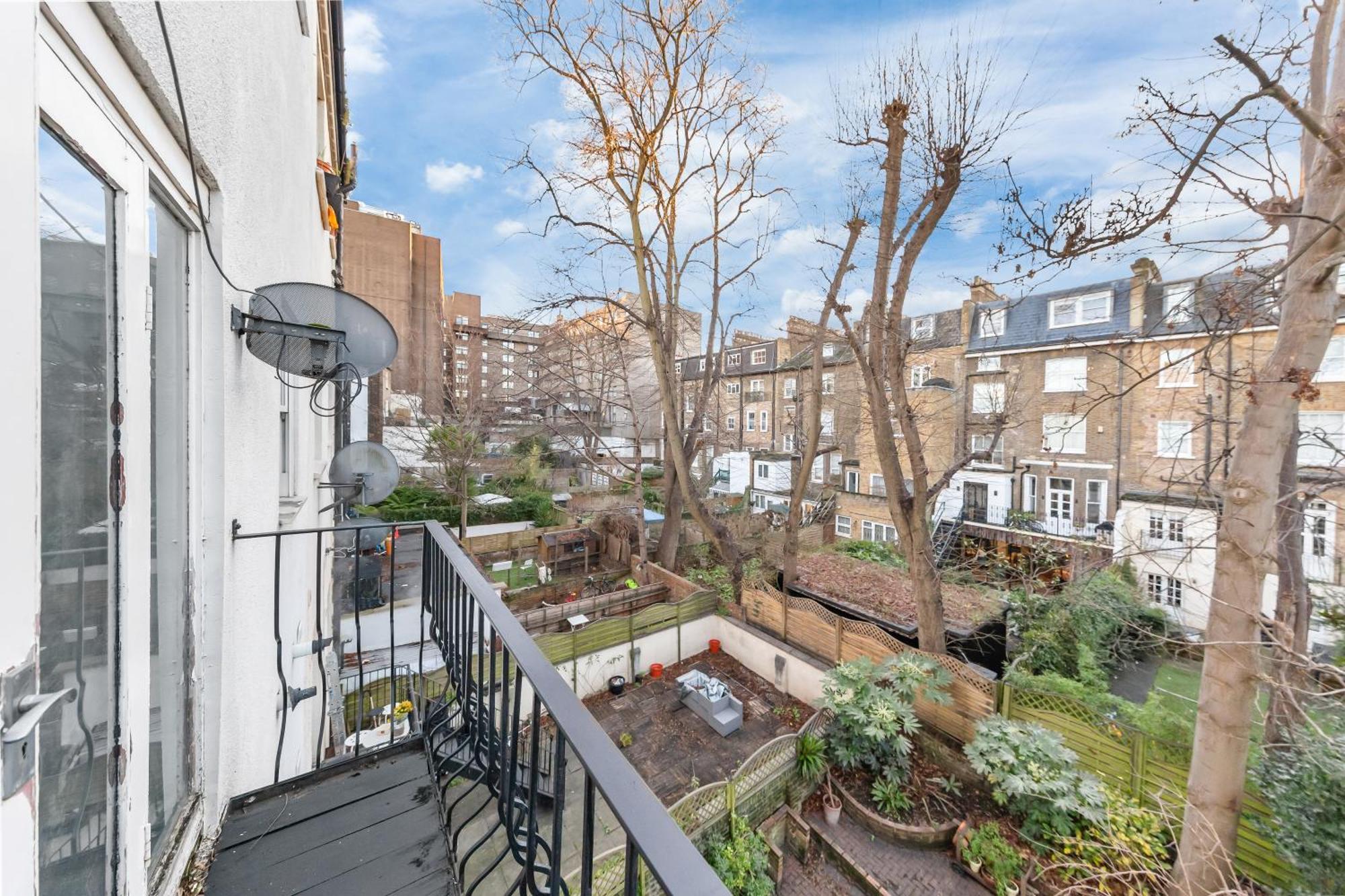 Apartment Luxurious 3 Bedroom Flat With Balcony In Kensington For 7 Next To Station Near Harrods