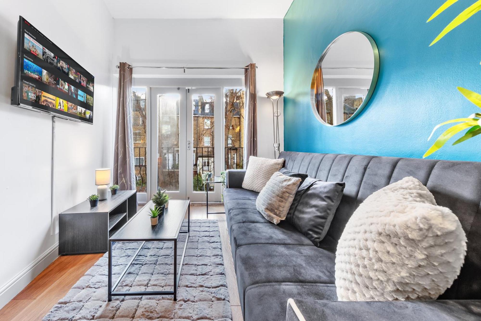 Luxurious 3 Bedroom Flat With Balcony In Kensington For 7 Next To Station Near Harrods * London