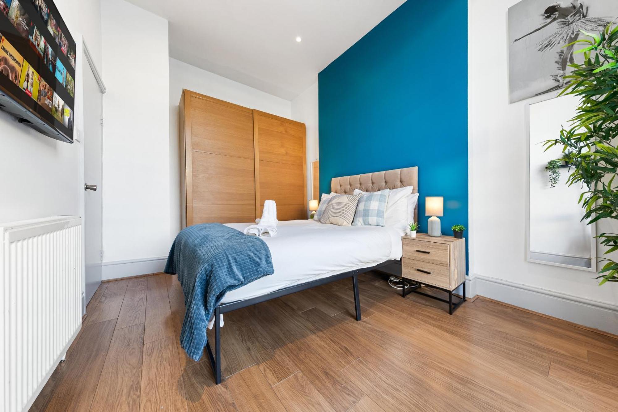 Apartment Luxurious 3 Bedroom Flat With Balcony In Kensington For 7 Next To Station Near Harrods
