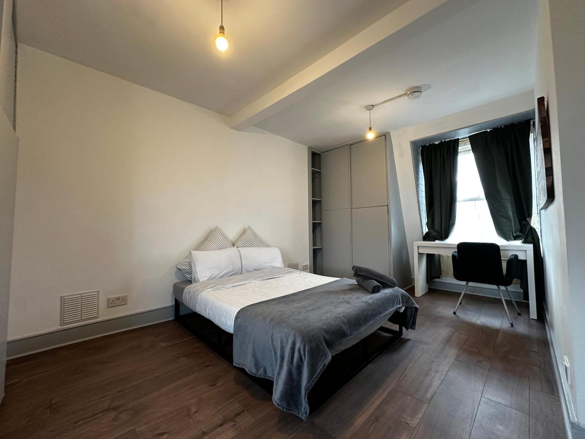 Mileend 4 Large Master Bedroom Homestay *