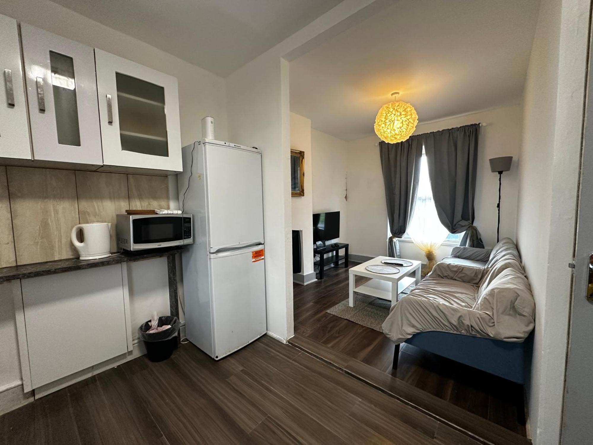 Homestay Mileend 4 Large Master Bedroom *