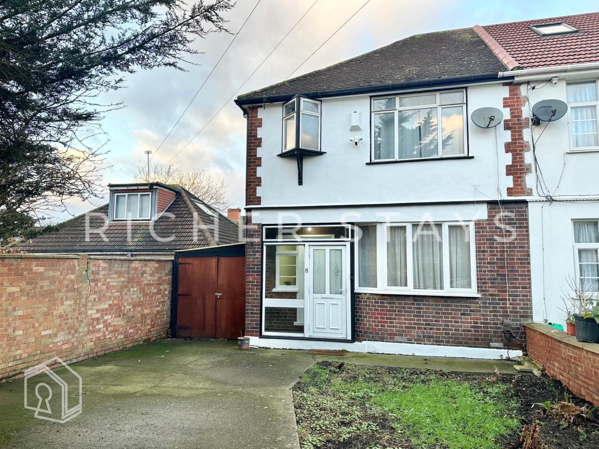 Holiday home Wembley Large 4-bedroom House, Driveway And Garden *