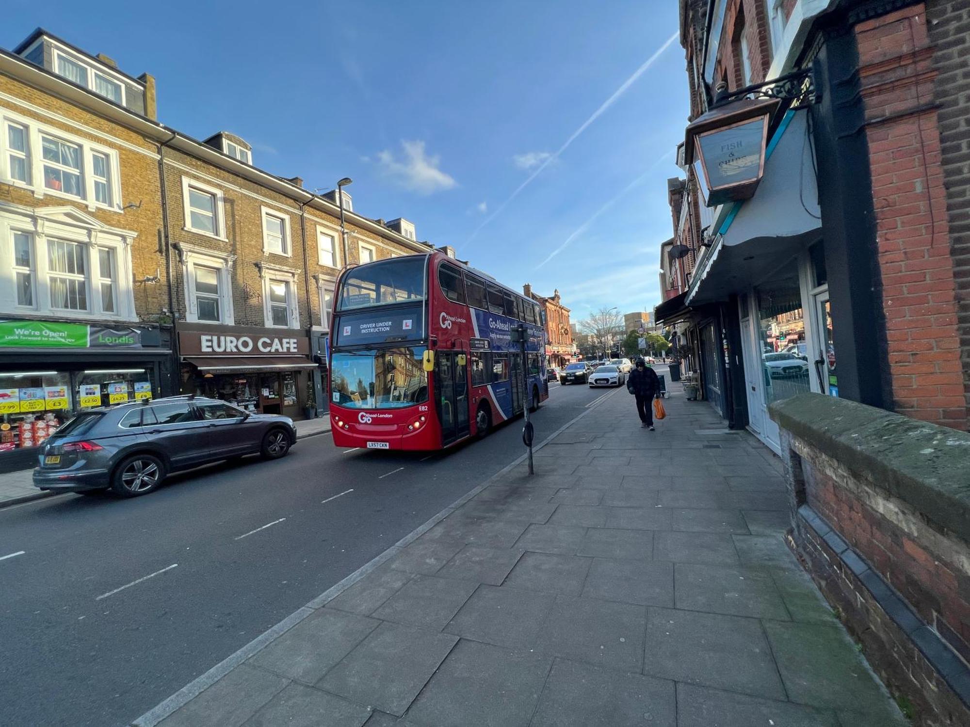 Luxurious 2 Bed 2 Bath With Parking In Blackheath, *
