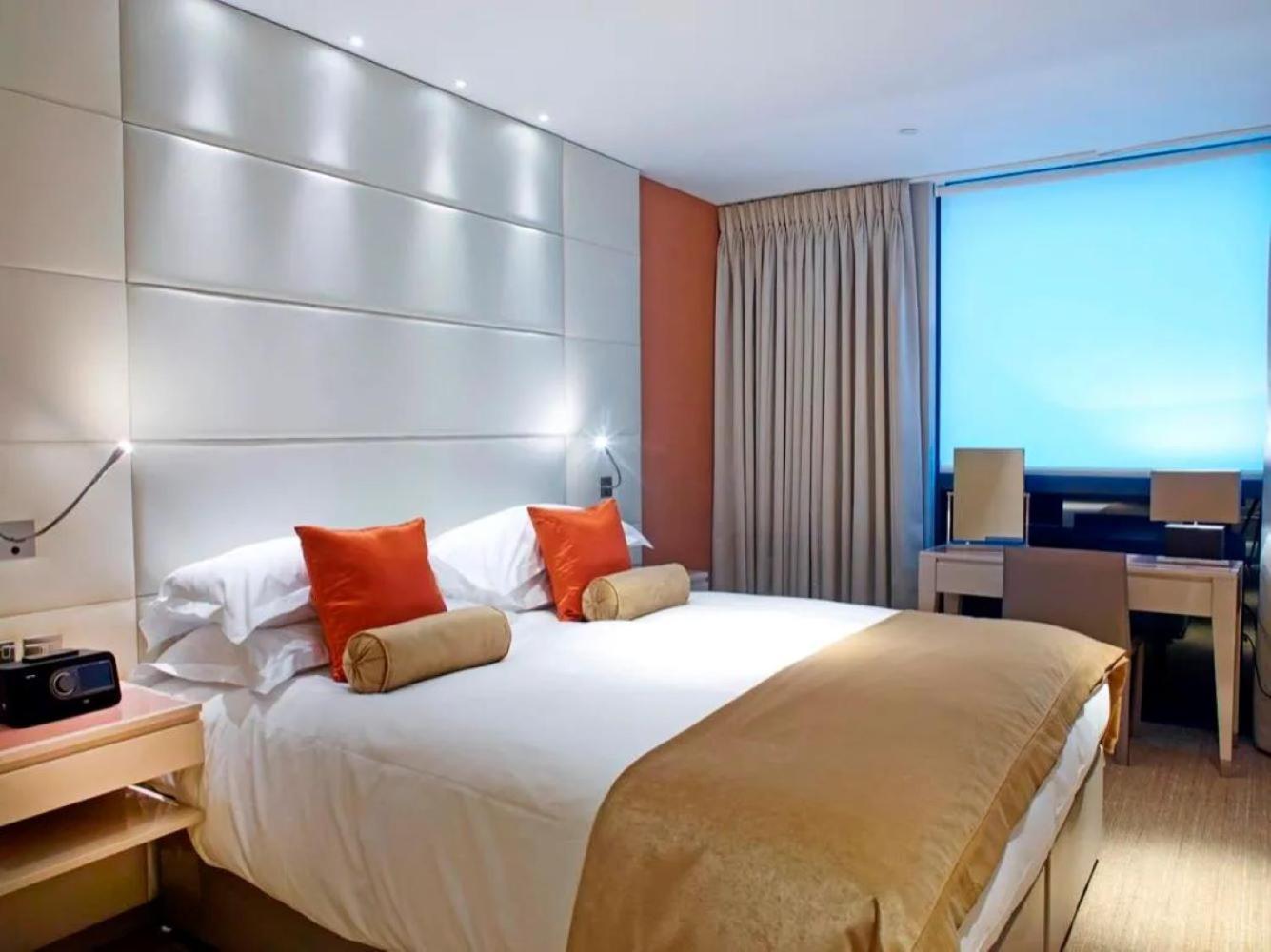 Apartment Beautiful Luxury Riverside Sleeps 8 London