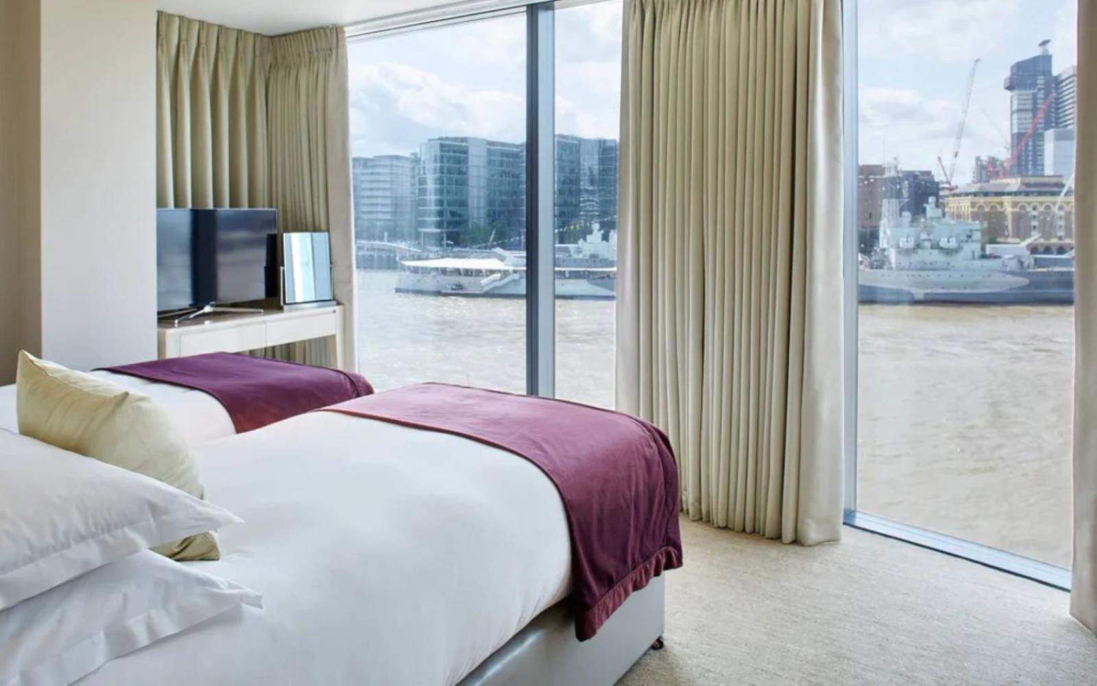 Beautiful Luxury Riverside Sleeps 8