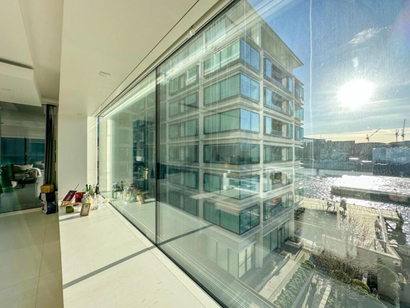 Beautiful Luxury Riverside Sleeps 8 Apartment London