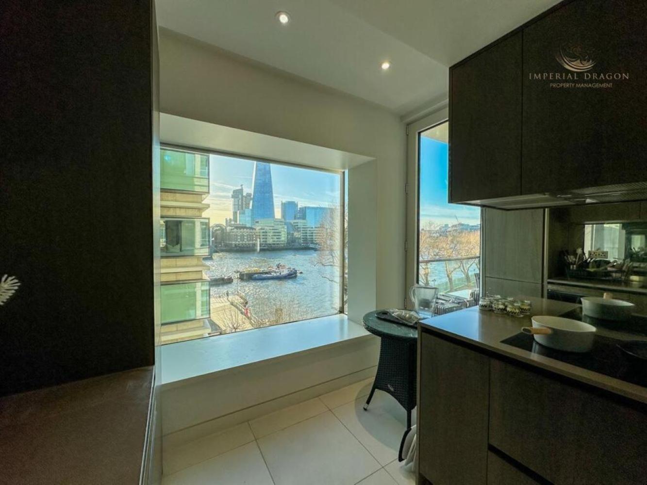 Beautiful Luxury Riverside Sleeps 8 London