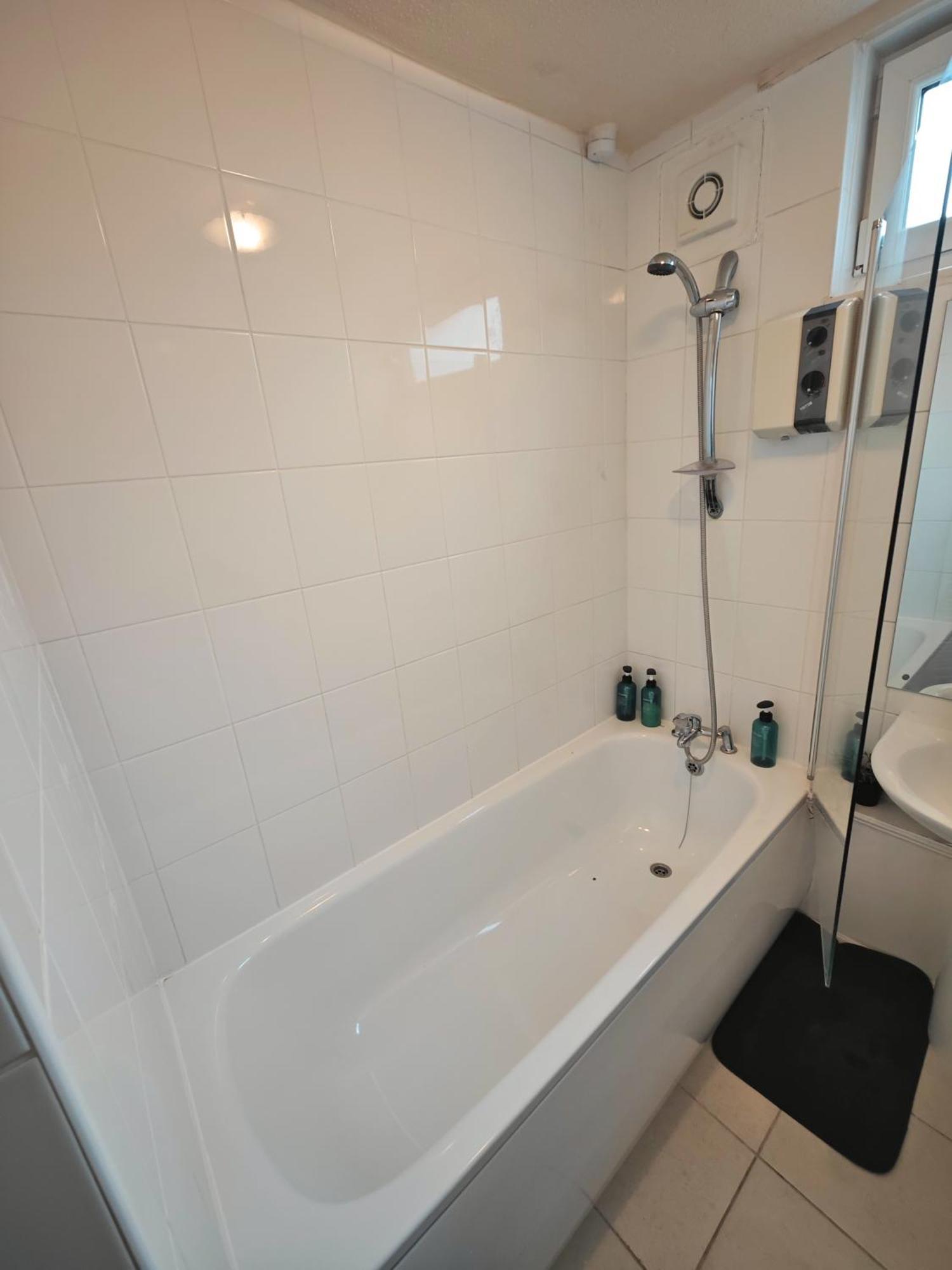 2 Bedroom Flat Next To Lord's Cricket Ground, *