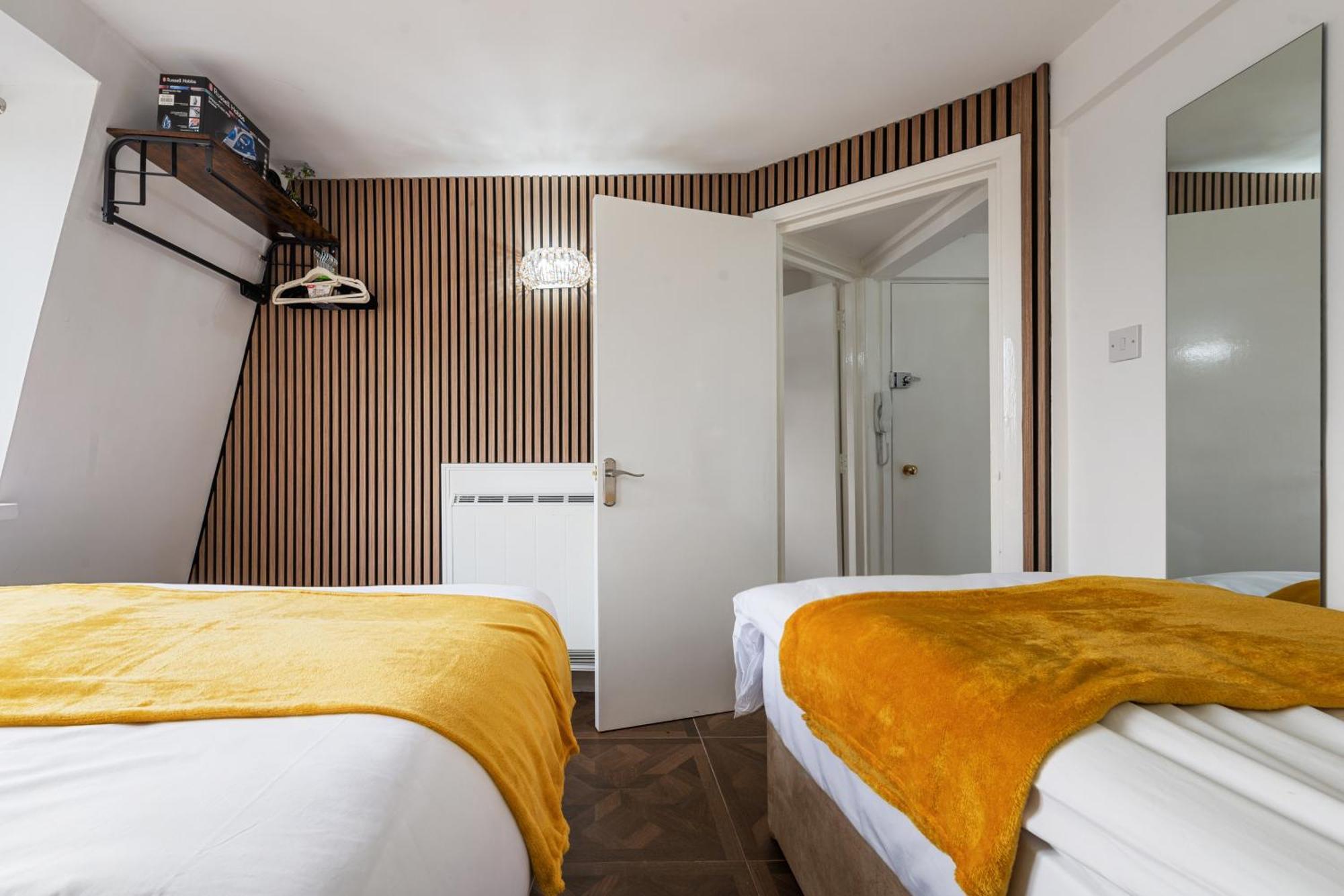 Stylish 2 Bedroom In The Heart Of Soho Gs5 * London