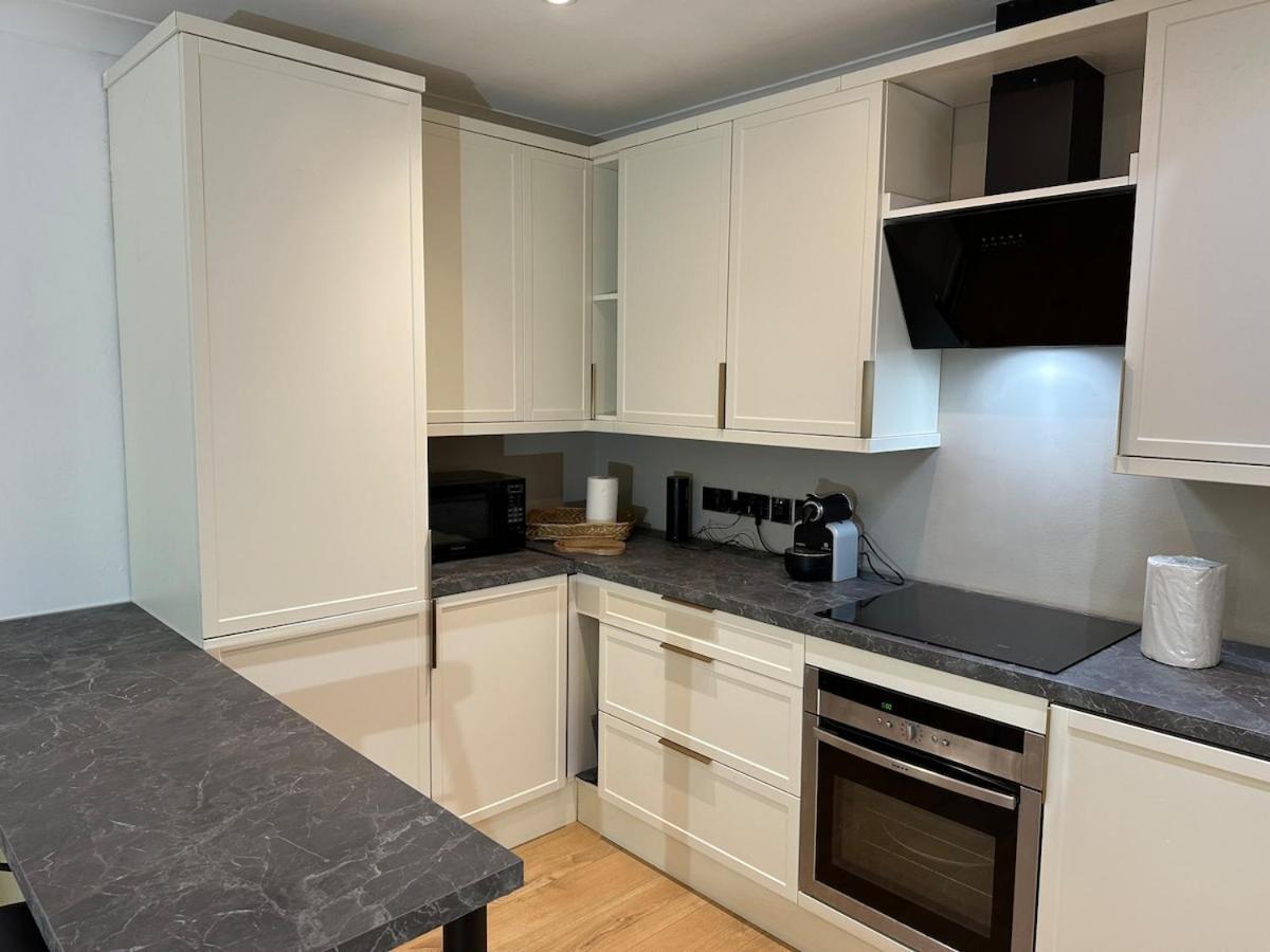 Apartment Newly Refurbished Two Bedrooms Flat *